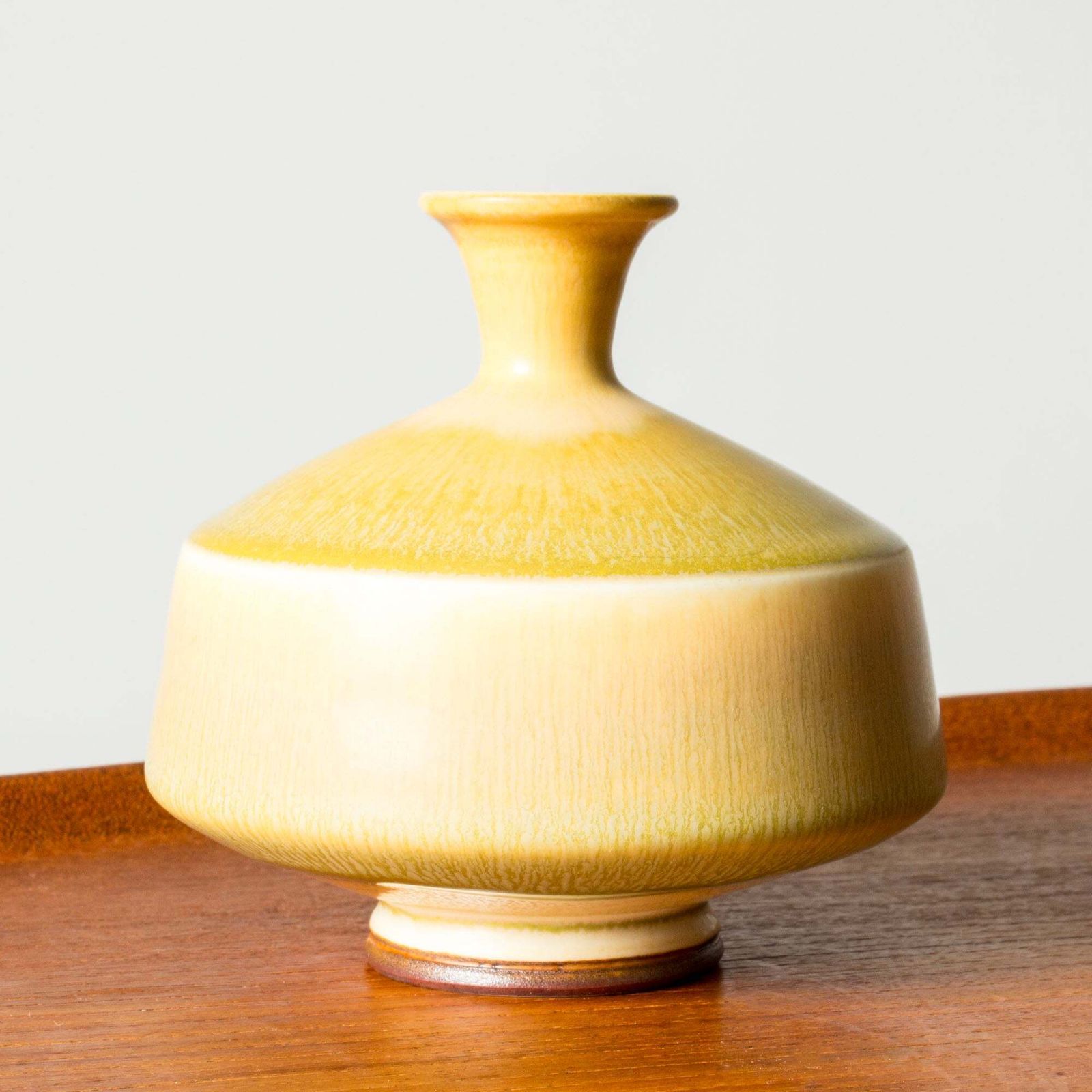 Vase en grès mid-century par Berndt Friberg, Gustavsberg, Suède, 1976 photo Décoration