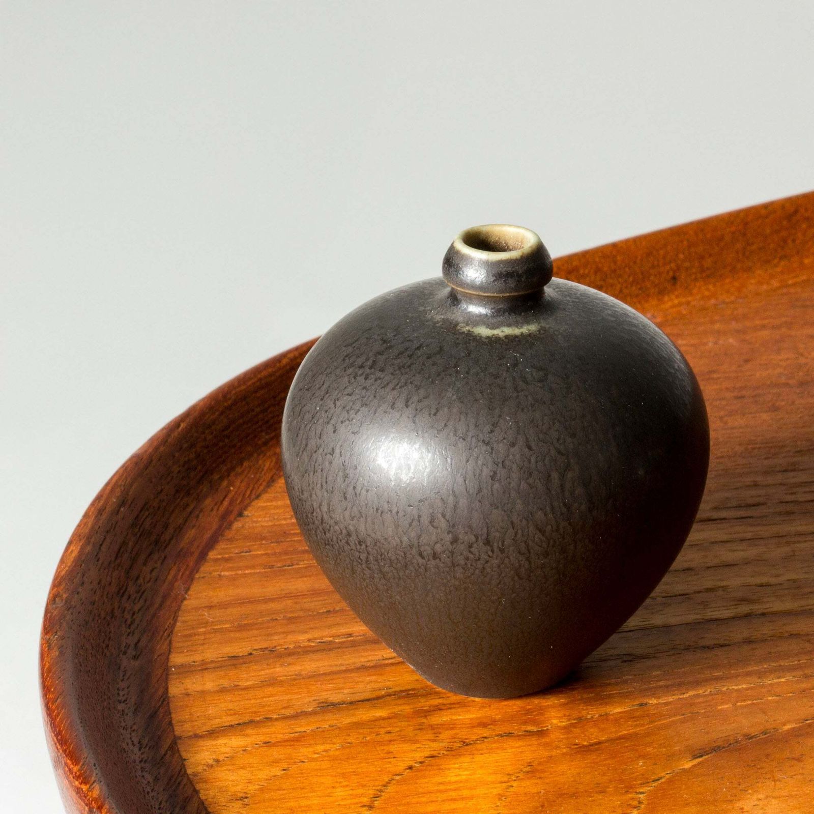 Midcentury miniatuur steengoed vaas van Berndt Friberg, Gustavsberg, Zweden, 1964 photo 458.0