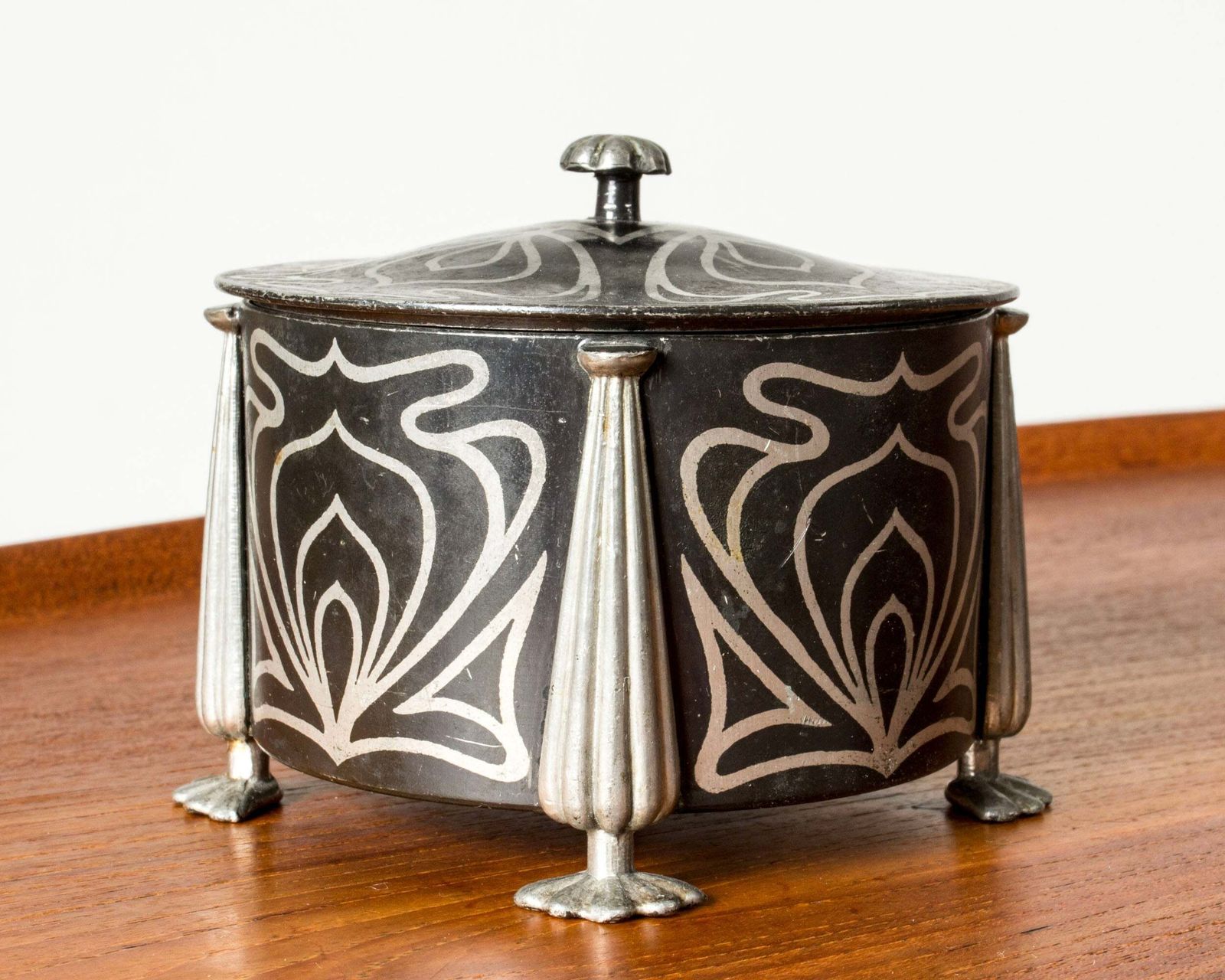 Swedish Art Nouveau Lidded Pewter Box, Stockholm, 1904 photo vinterior