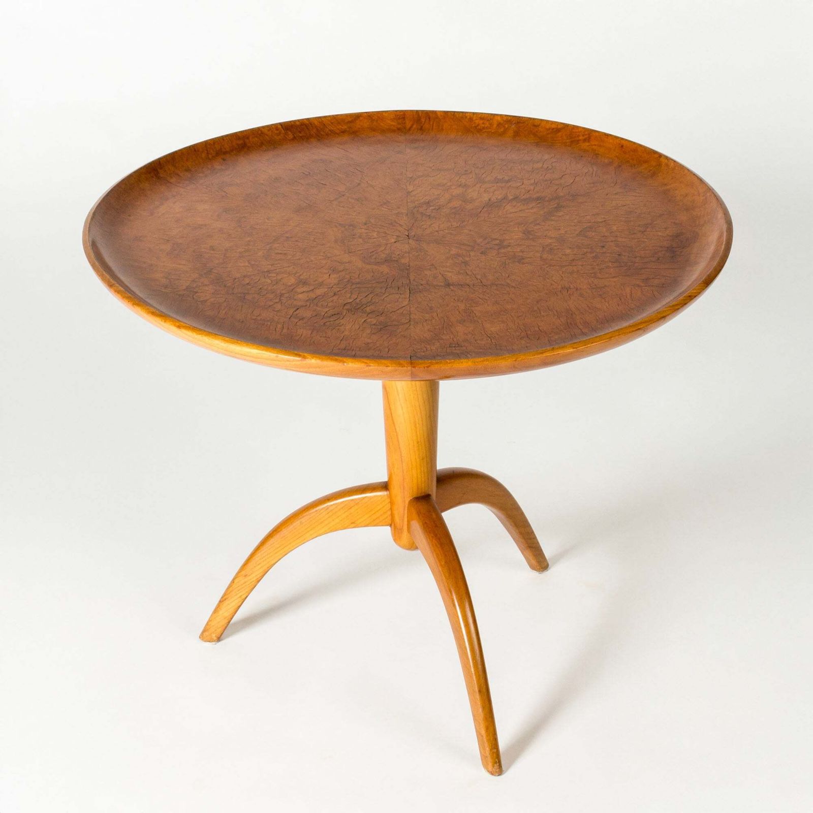 Zweeds Modern bijzettafel van iep, jaren 1940 photo furniture