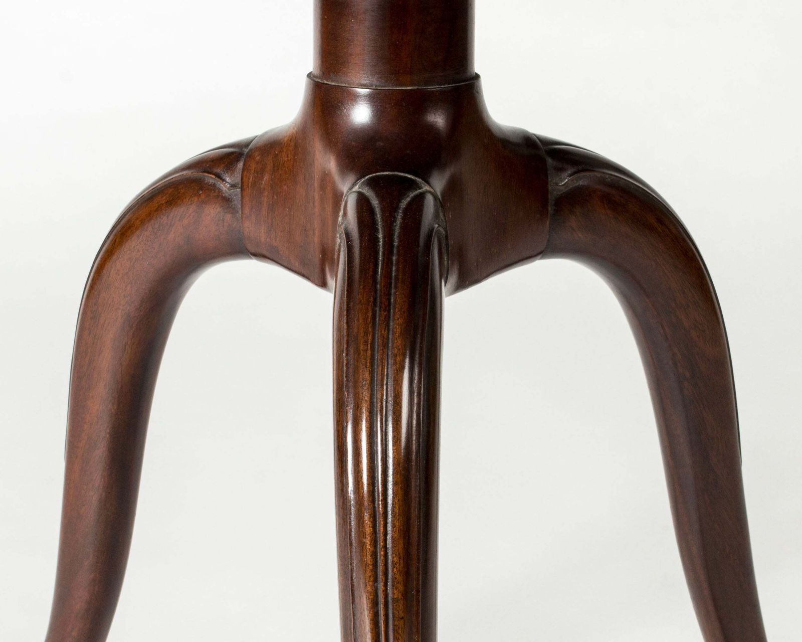 photo furniture Danish Modern Mahogany Side Table By Frits Henningsen, Denmark, 1930/40s