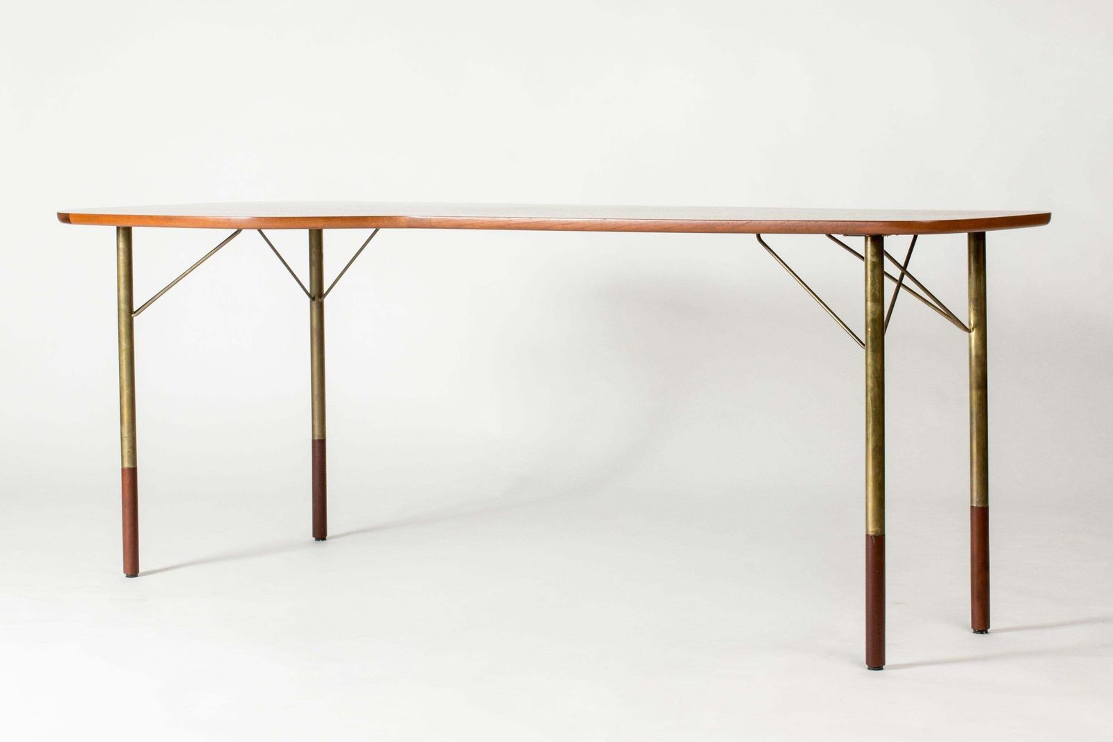 Scandinavian Modern vrijstaand teakhouten bureau, Denemarken, jaren 1950 photo vinterior
