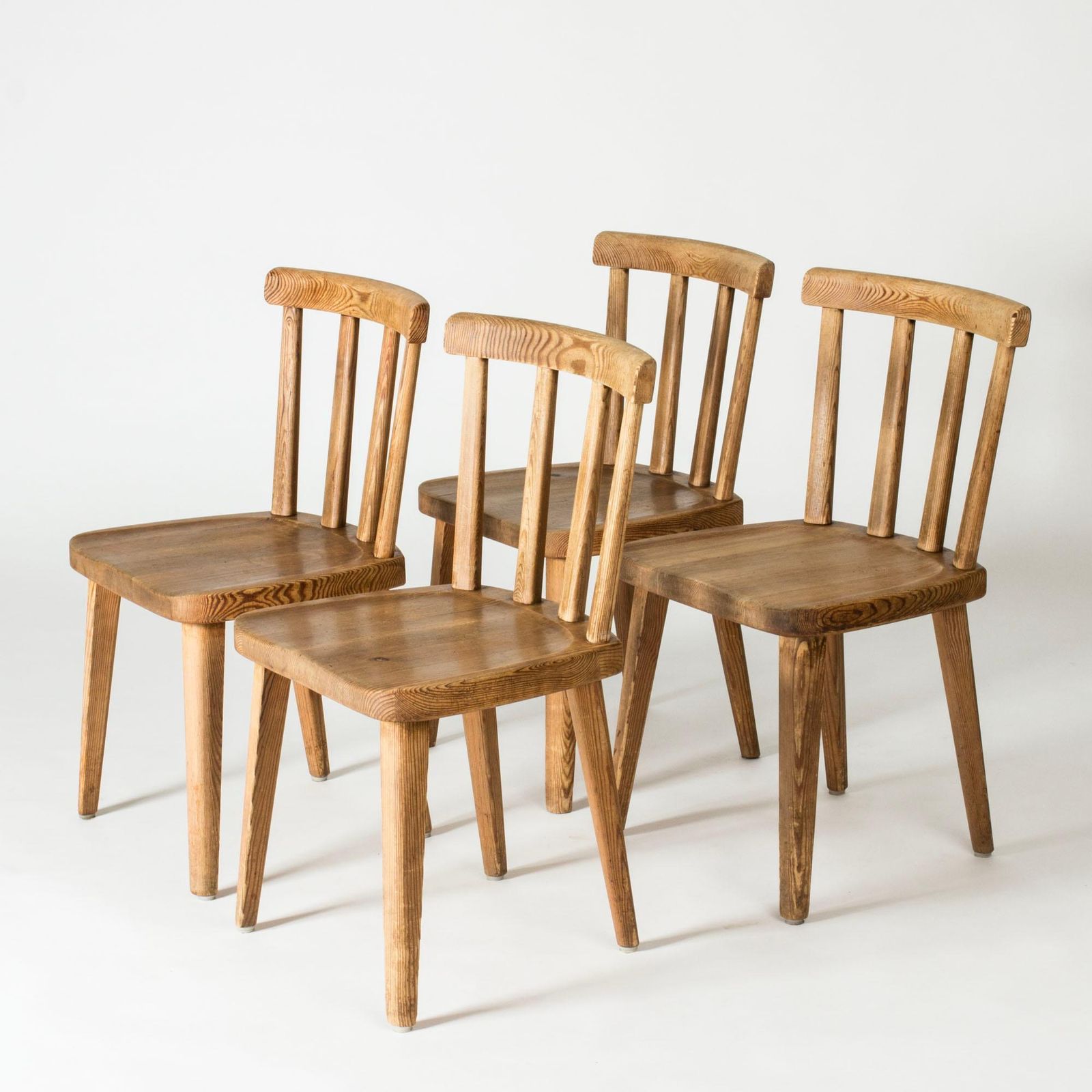Set van vier "Utö" grenenhouten stoelen van Axel Einar Hjorth, Nordiska Kompaniet, jaren 1930 photo for sale