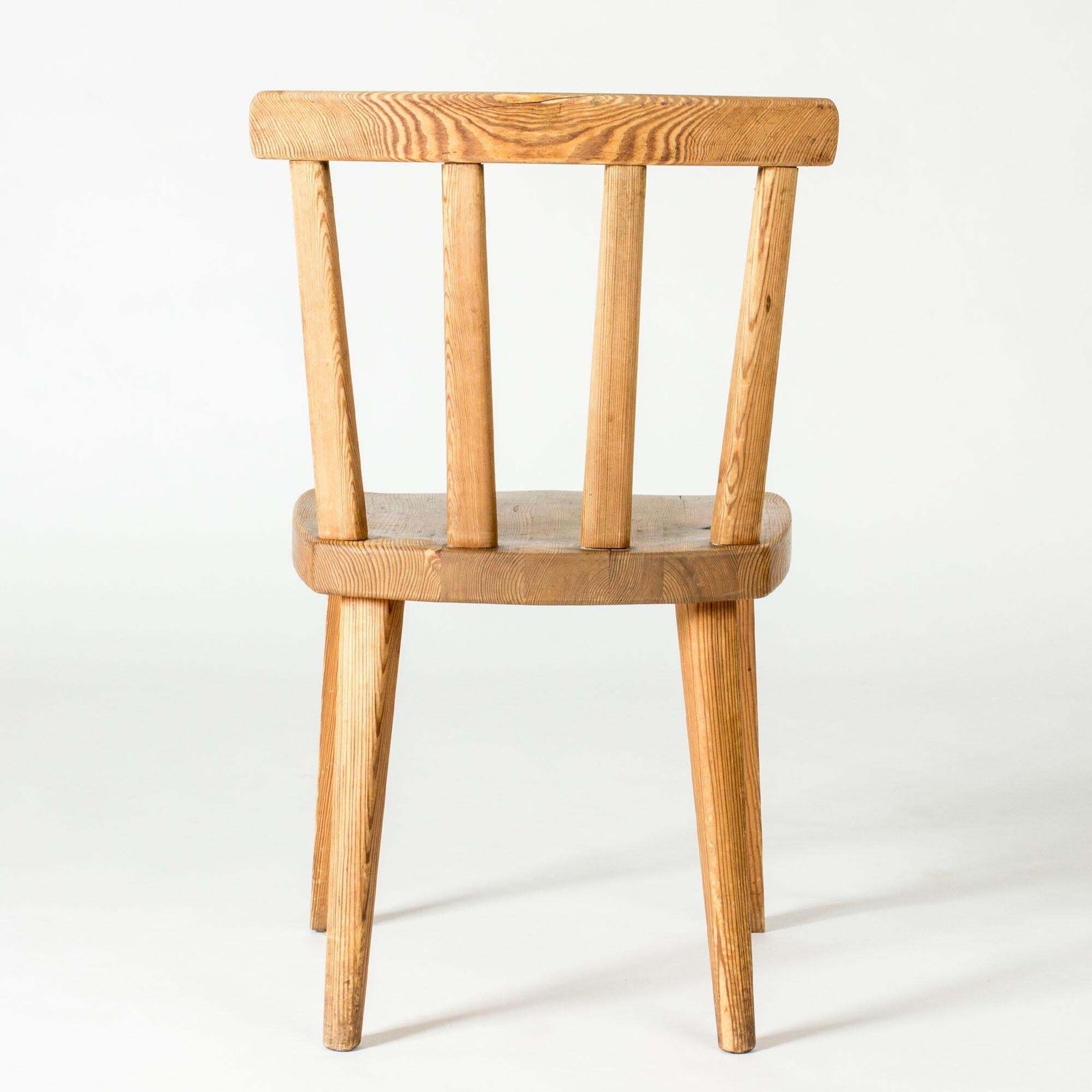 photo for sale Set van vier "Utö" grenenhouten stoelen van Axel Einar Hjorth, Nordiska Kompaniet, jaren 1930