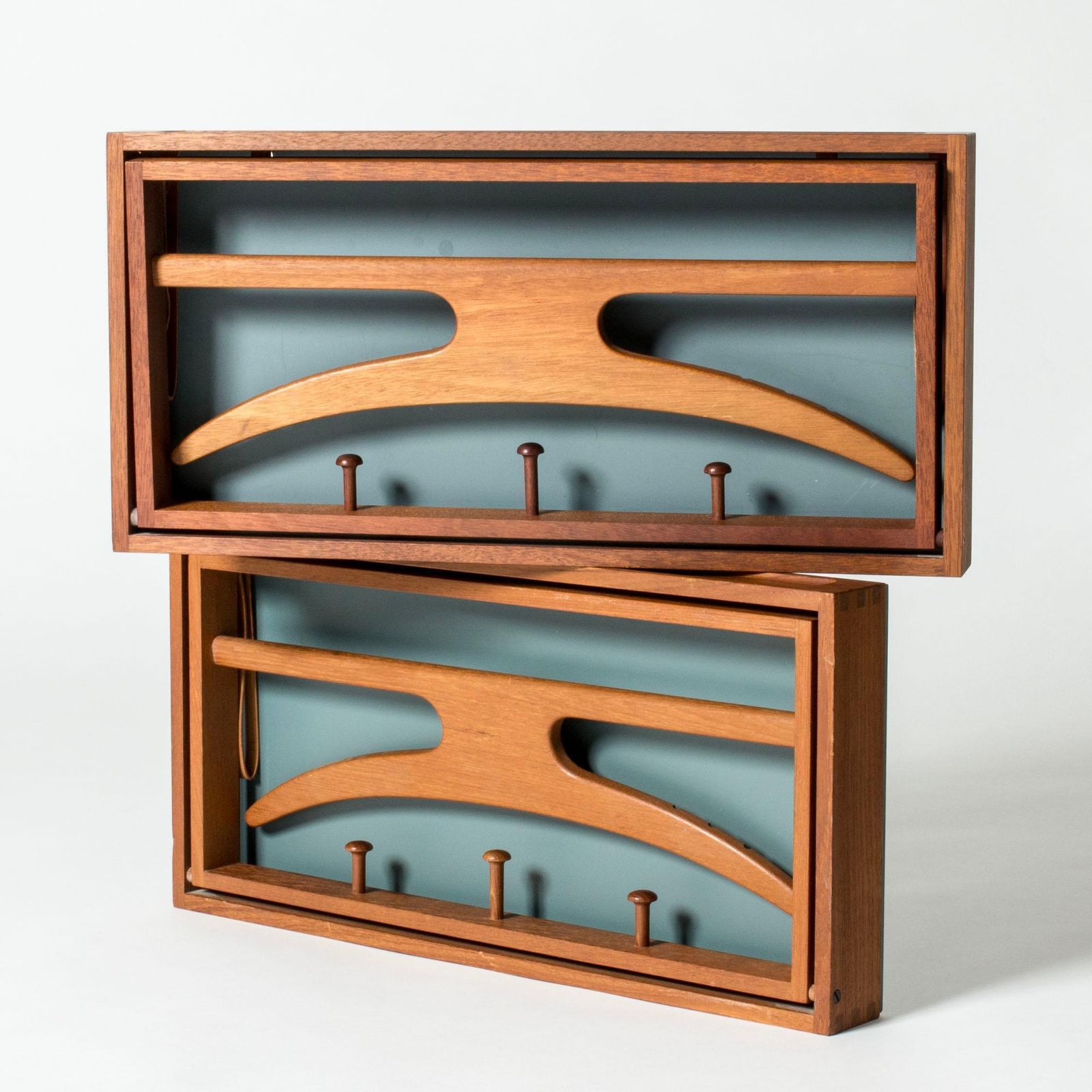 Paar teakhouten wandkapstokken van Adam Hoff & Poul Østergaard, Denemarken, jaren 1960 photo furniture