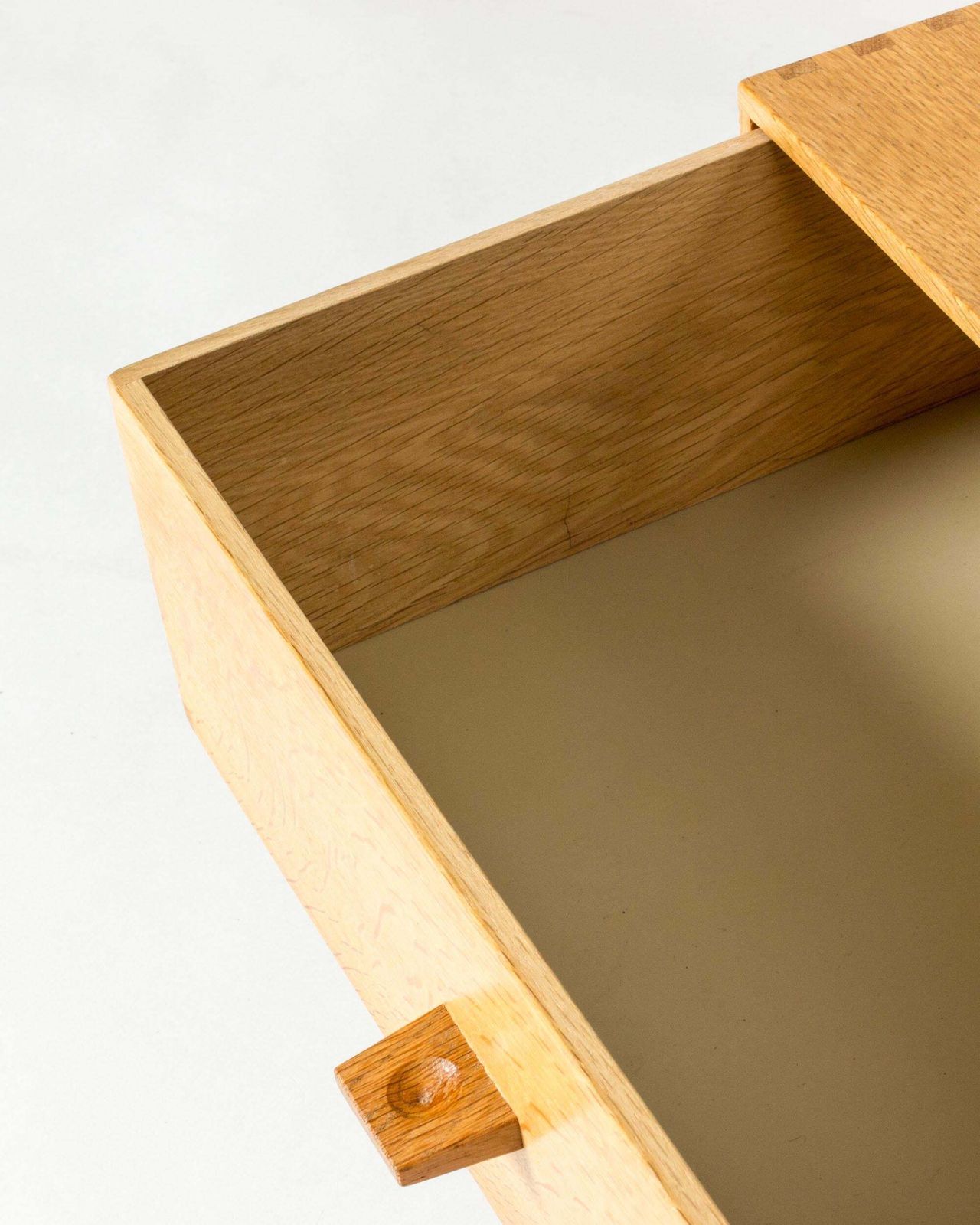 4582.0 Mid-Century Modern Wandgemonteerde Eiken Kaptafel Van Luxus, Zweden, jaren 1960 photo
