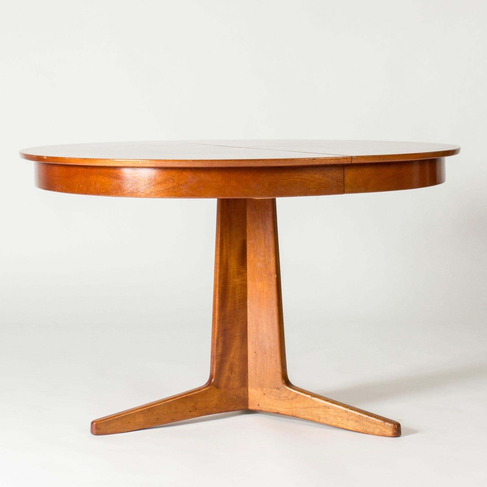 Table à manger suédoise moderne en acajou par Carl Axel Acking, années 1940 photo for sale