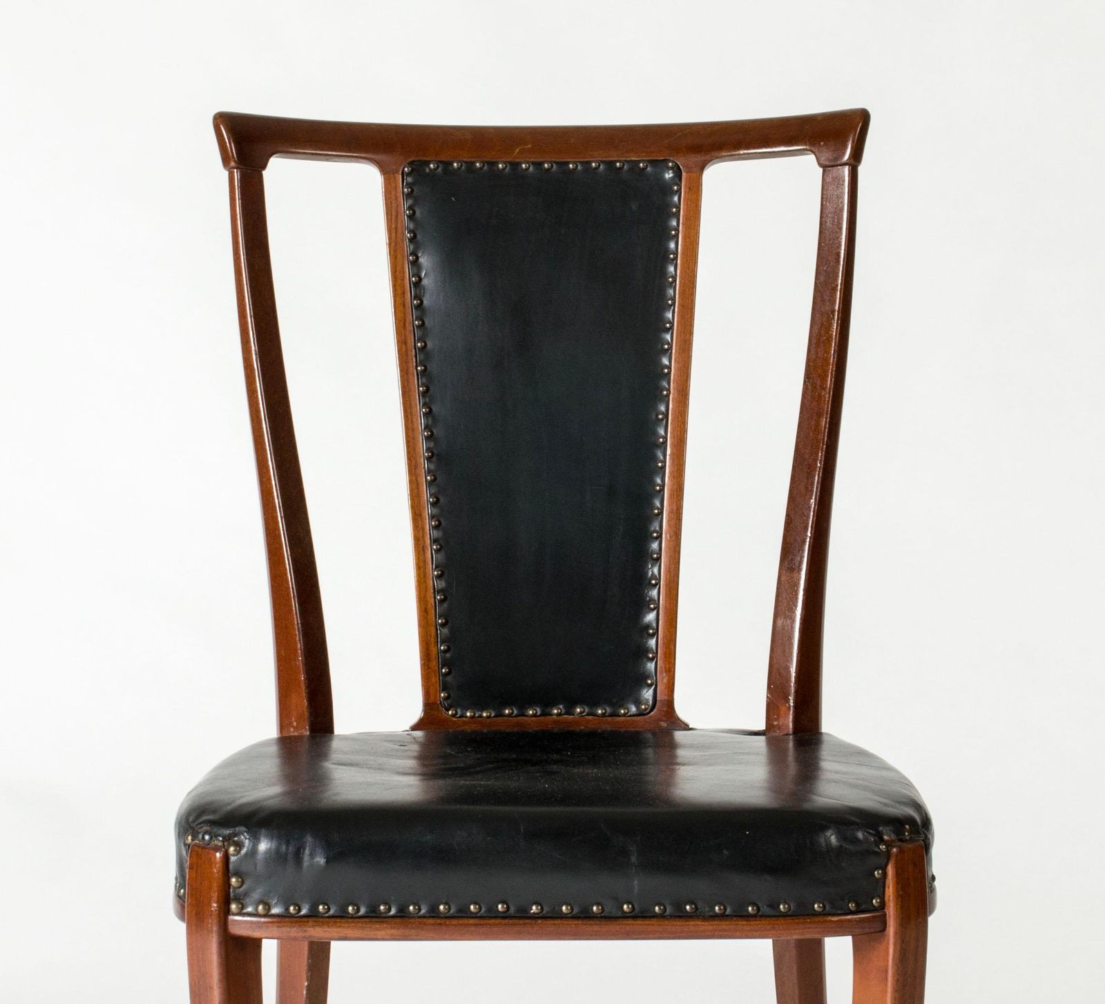 photo furniture Set van acht Zweeds Modern mahonie eetkamerstoelen van Carl Axel Acking, jaren 1950
