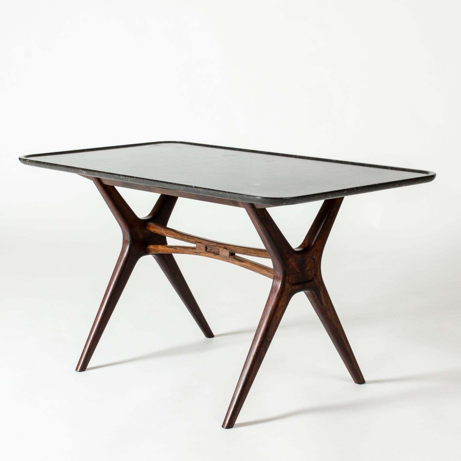 Swedish Modern salontafel in palissanderhout, Carl Axel Acking photo furniture