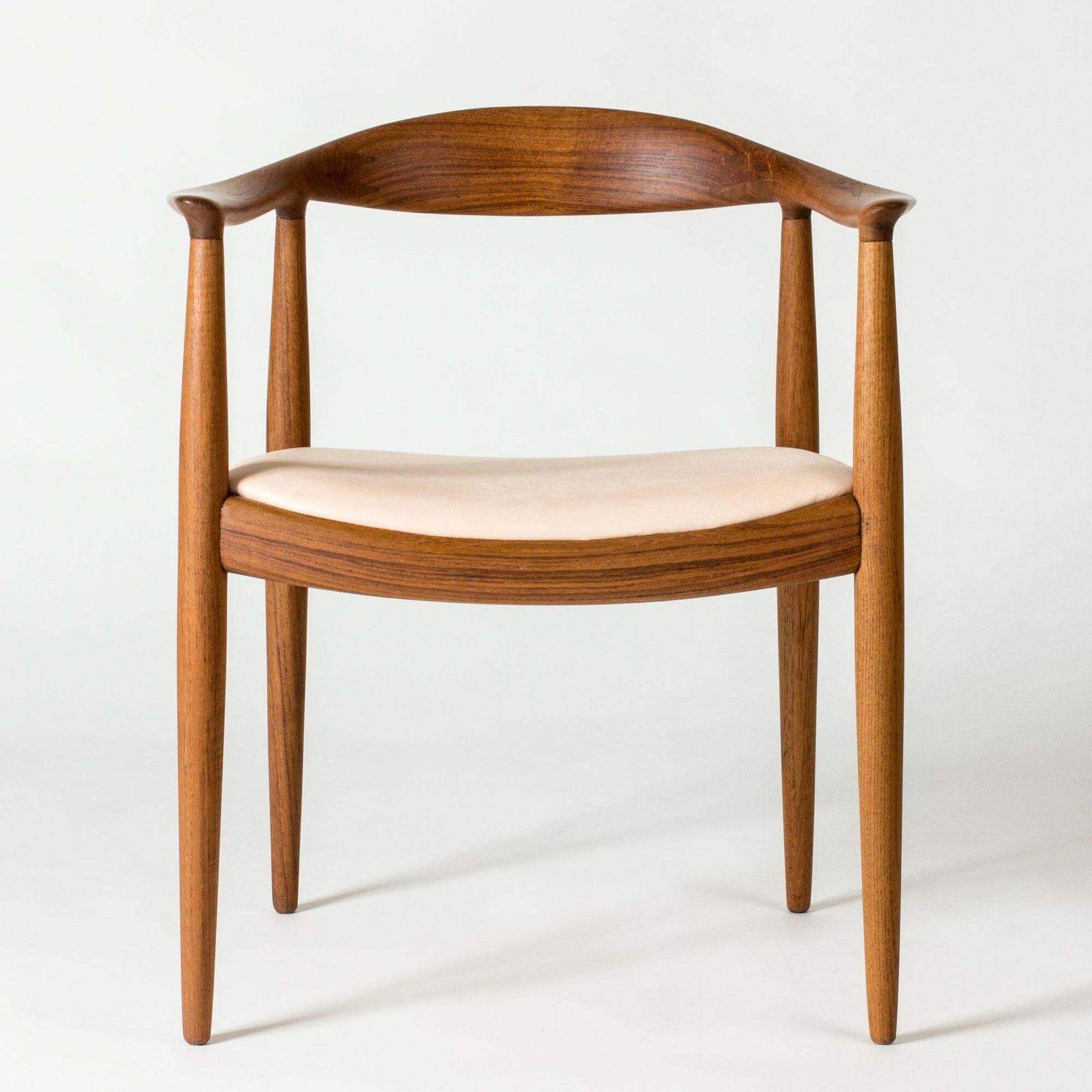 Set van vier "The Chair" eetkamerstoelen van Hans J. Wegner photo Meubels