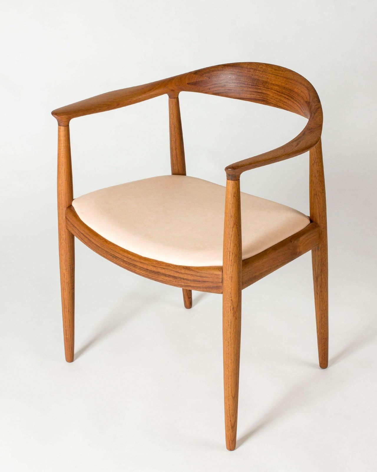 Set van vier "The Chair" eetkamerstoelen van Hans J. Wegner photo vinterior