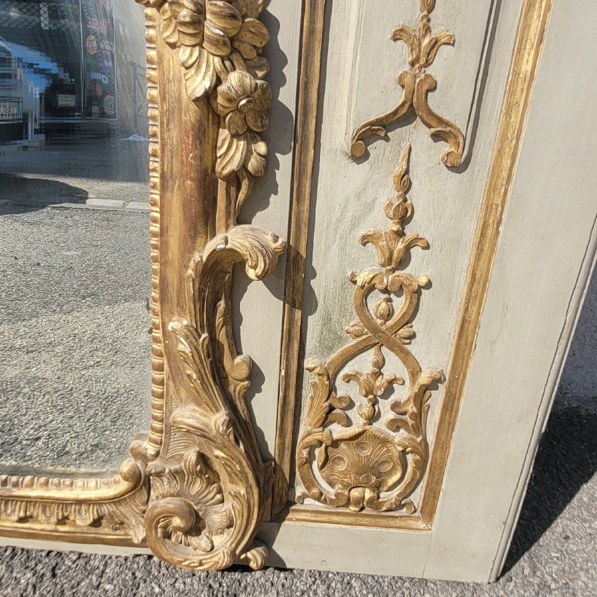 Grote Louis XV-stijl trumeau in verguld en gelakt hout, 19e eeuw photo buy
