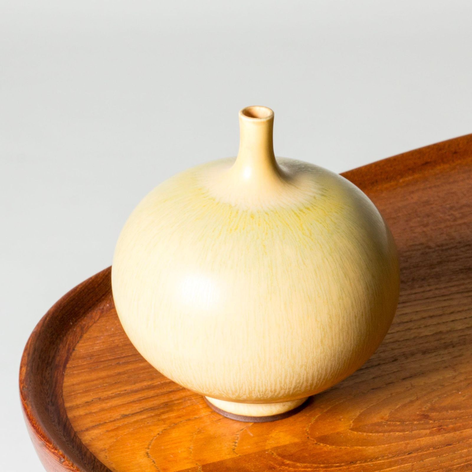 Mid-century steengoed vaas van Berndt Friberg, Gustavsberg, Zweden, 1972 photo Woonaccessoires