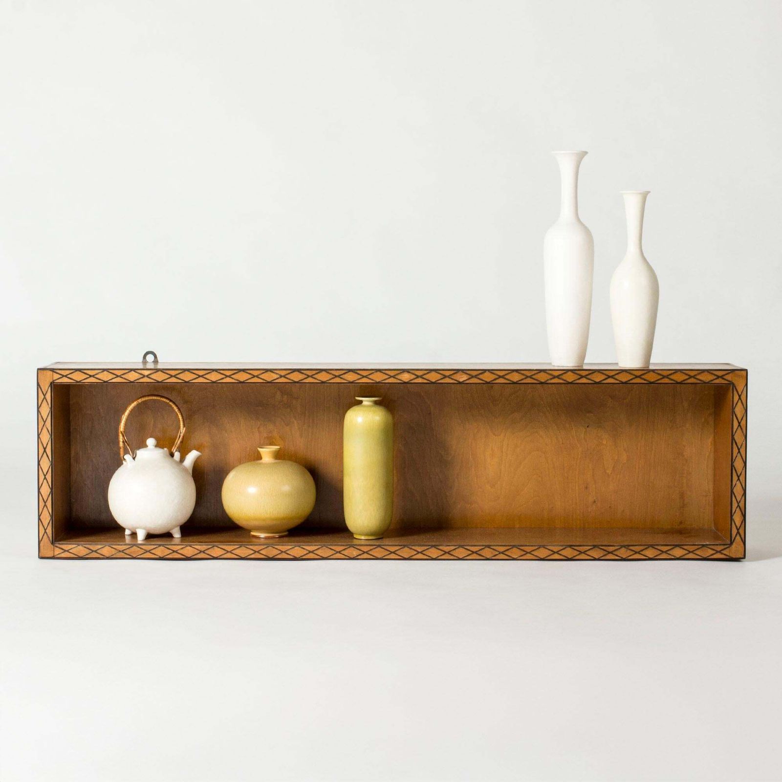 photo furniture Zweedse functionalistische wandplank, jaren 1930