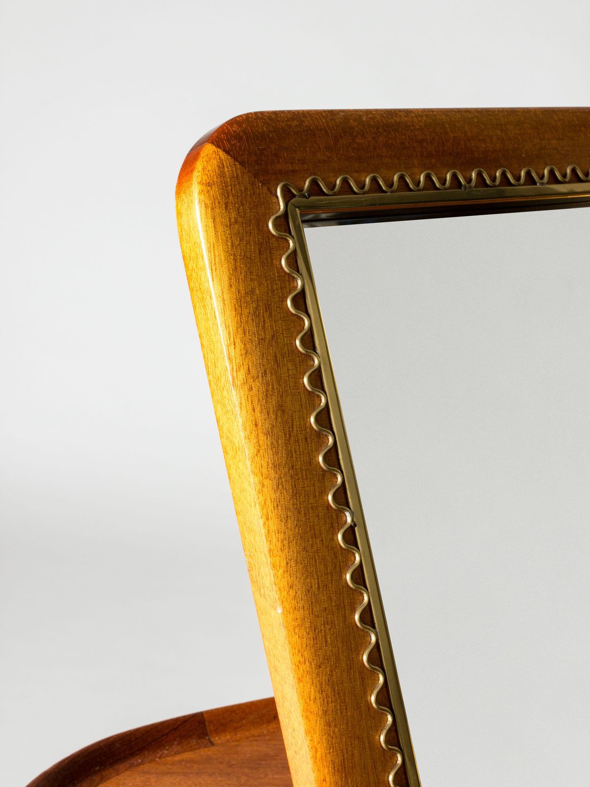 Swedish Modern mahonie tafelspiegel, Svensk Hemslöjd, Zweden, jaren 1940 photo Woonaccessoires