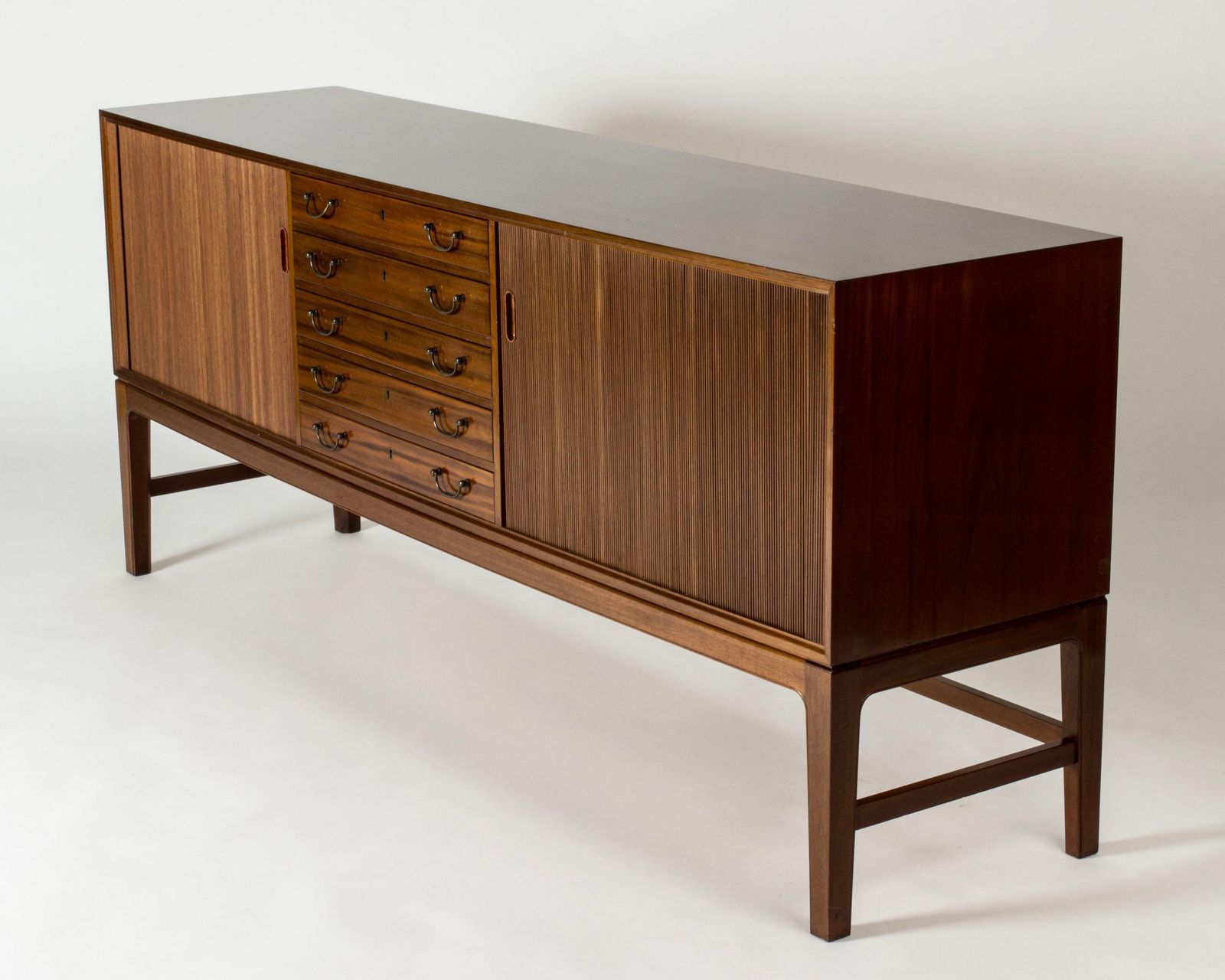 Mid-Century Modern Mahogany Dressoir by Ole Wanscher, jaren 1940 photo vintage