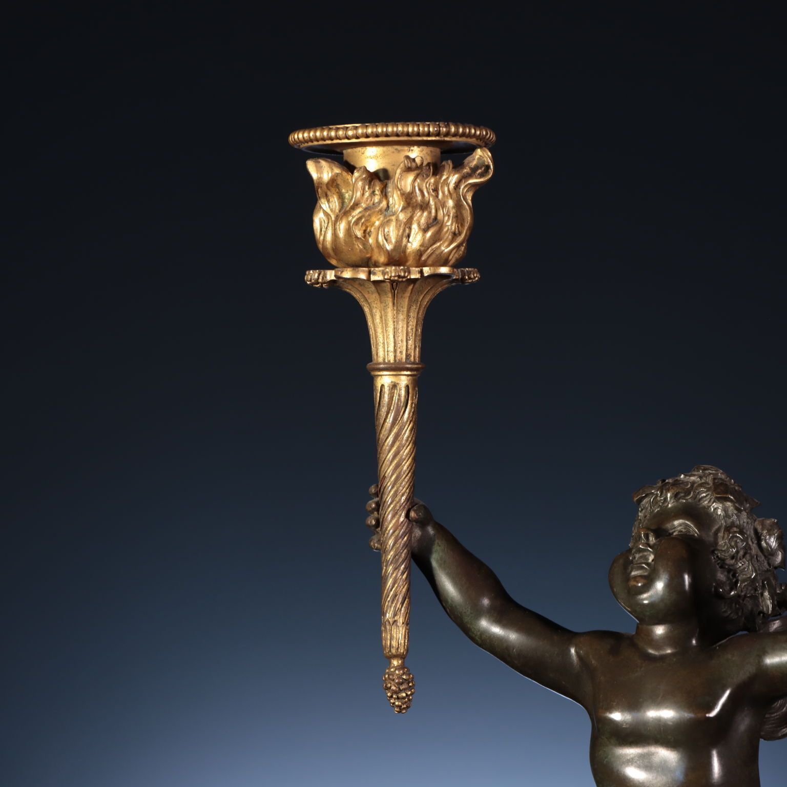 Bronzen drieluik met klok en kandelaars, toegeschreven aan Lenoir en Dasson photo vinterior