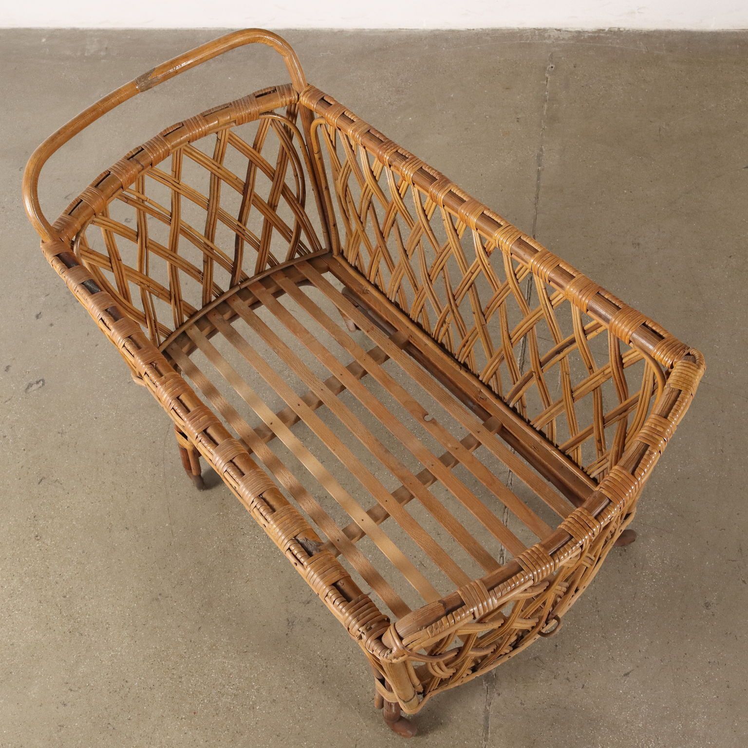 Vintage Wieg Ca. Jaren 1960 Bamboestructuur Aanvullend Meubelstuk photo Woonaccessoires