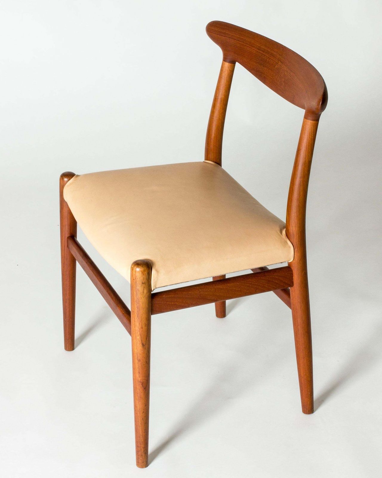 Mid-Century Modern "W2" eetkamerstoelen van Hans J. Wegner, Denemarken, jaren 1960 photo vintage