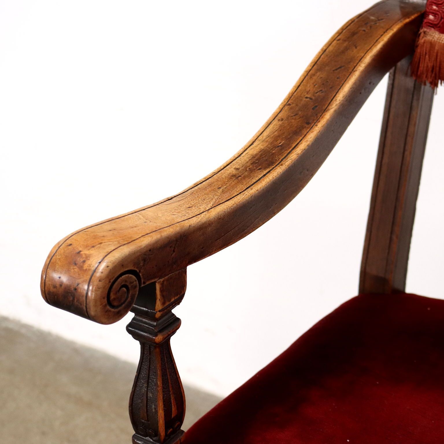 Neorenaissance hoge stoel in walnoot met Rococo stoelen photo 390.0