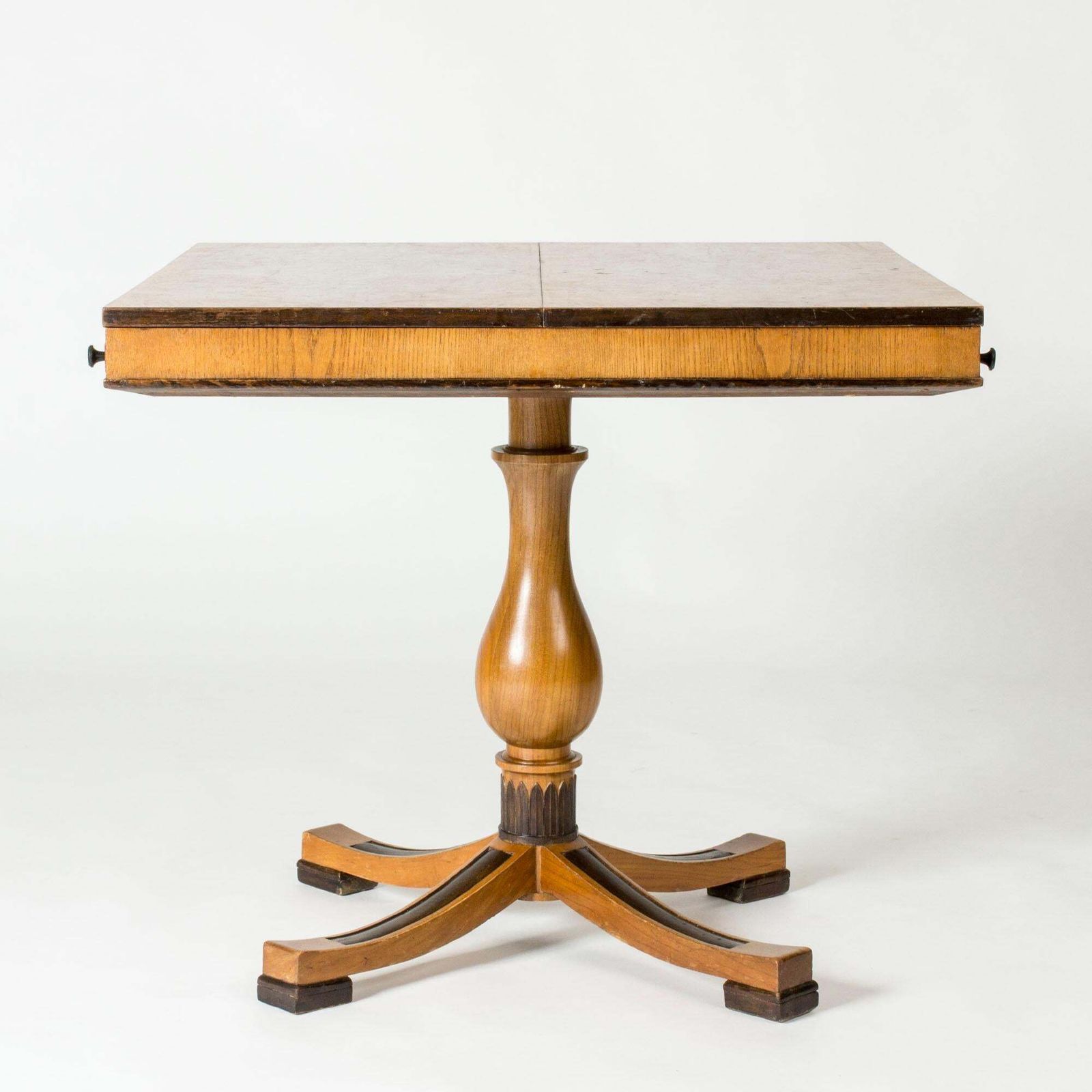 Modernistisch bijzettafeltje van Erik Chambert, Zweden, jaren 1930