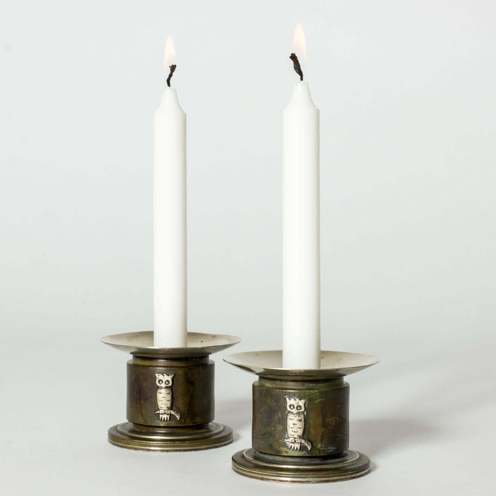 Modernistische functionalist bronzen kandelaars van Orio, Zweden, jaren 1930 photo Woonaccessoires