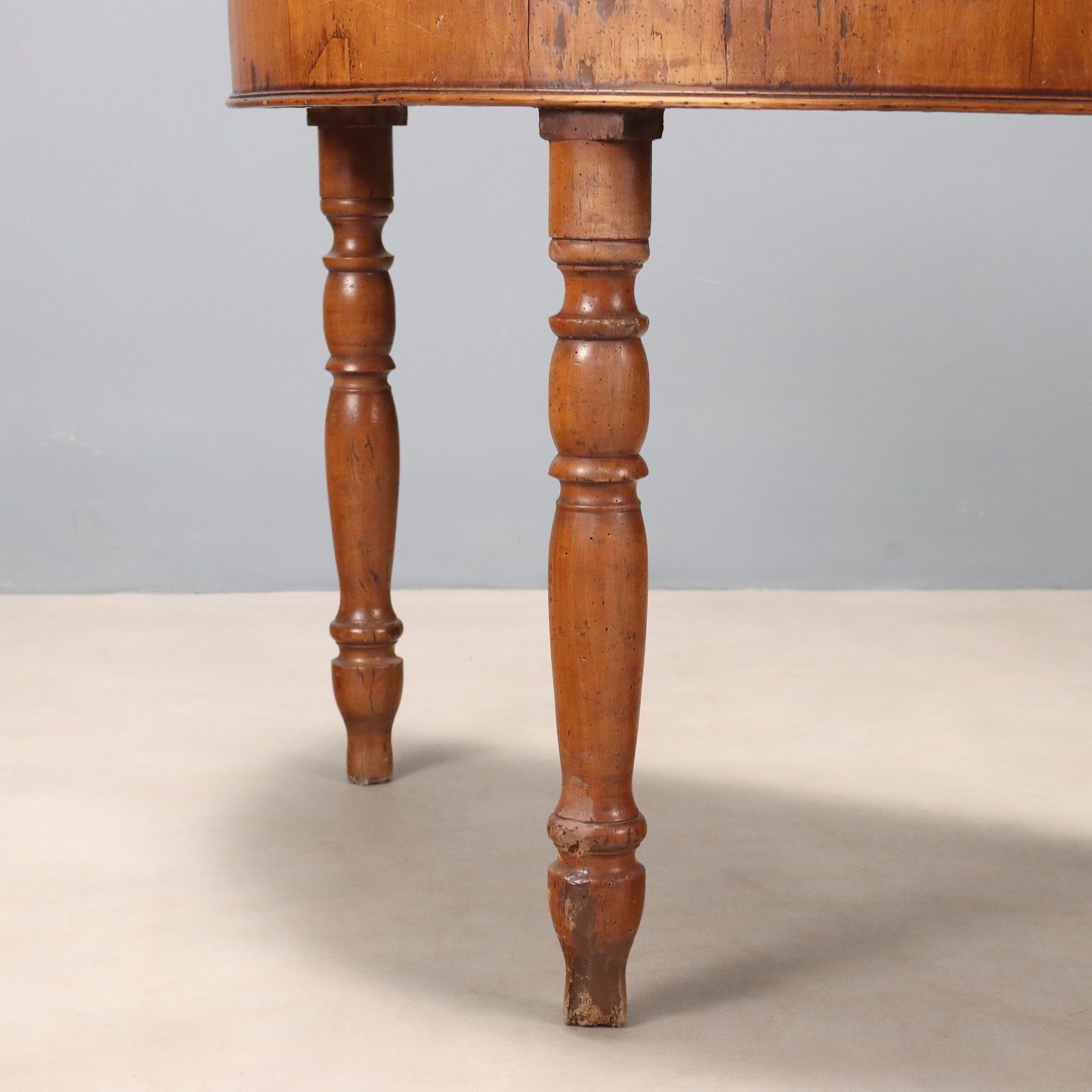 Walnoten consoletafel uit Italië, 19e eeuw photo buy