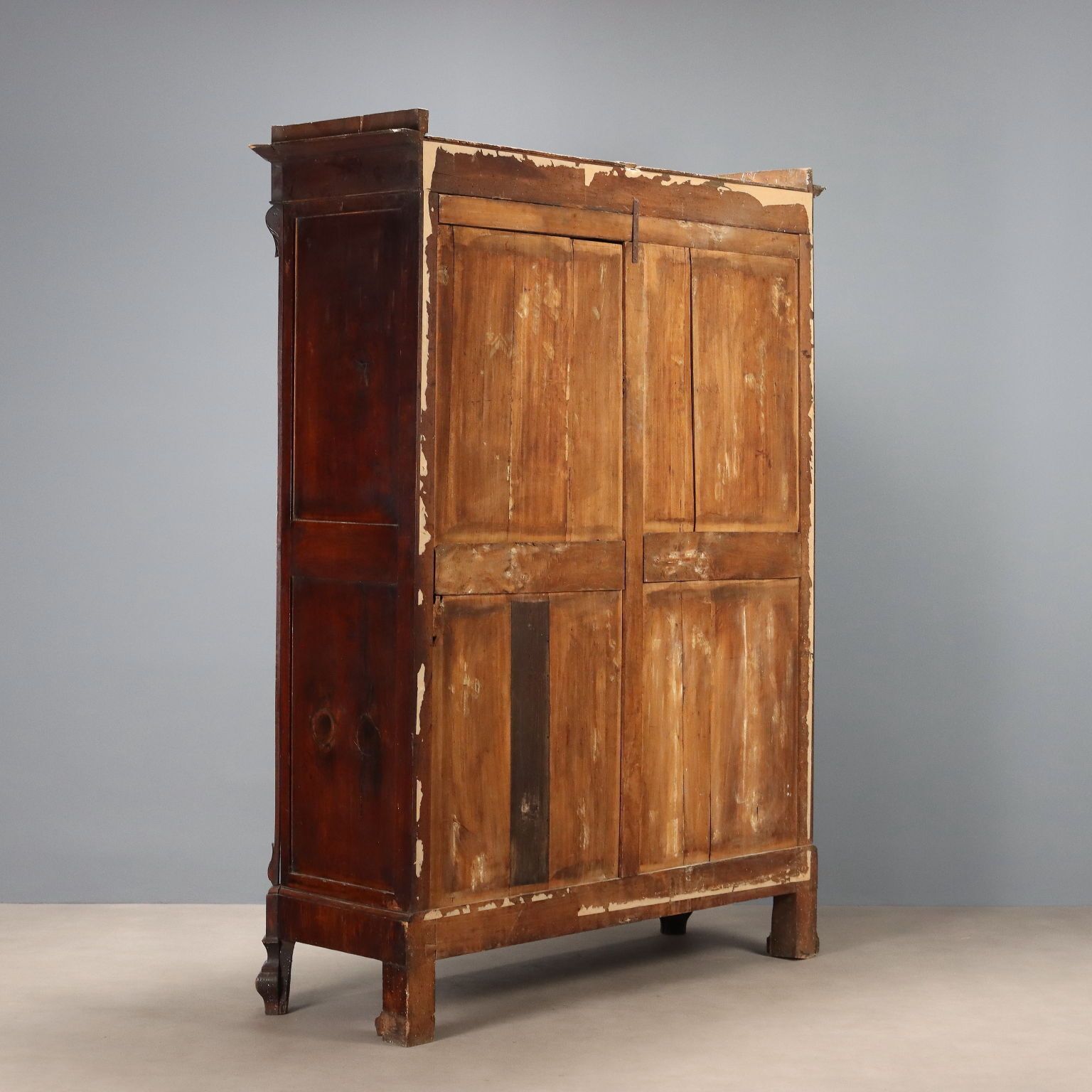 Mobilier Armoire d'époque en noyer et peuplier, Italie, XVIIIe siècle photo