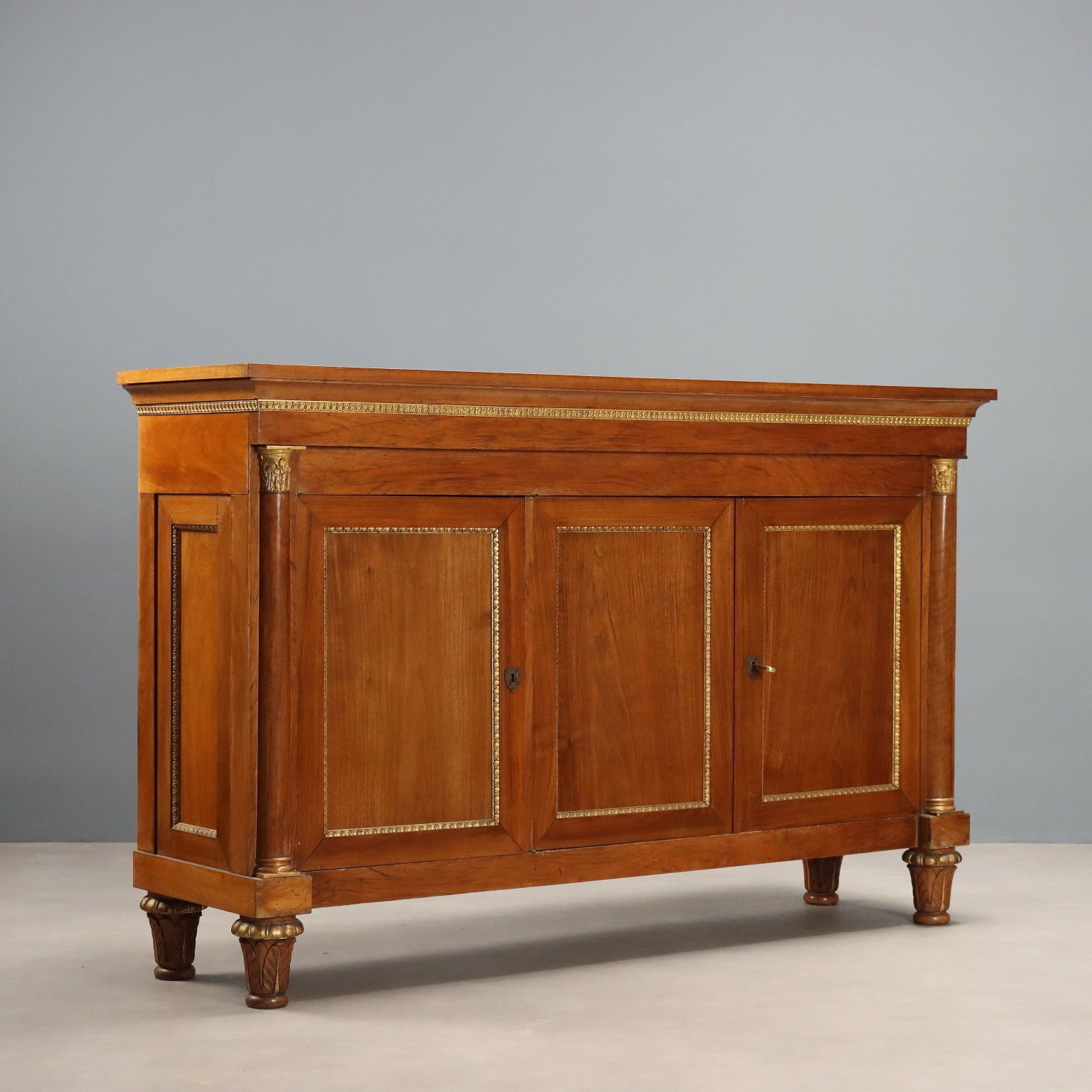 Armoire de style Empire en noyer, 3 portes, XXe siècle