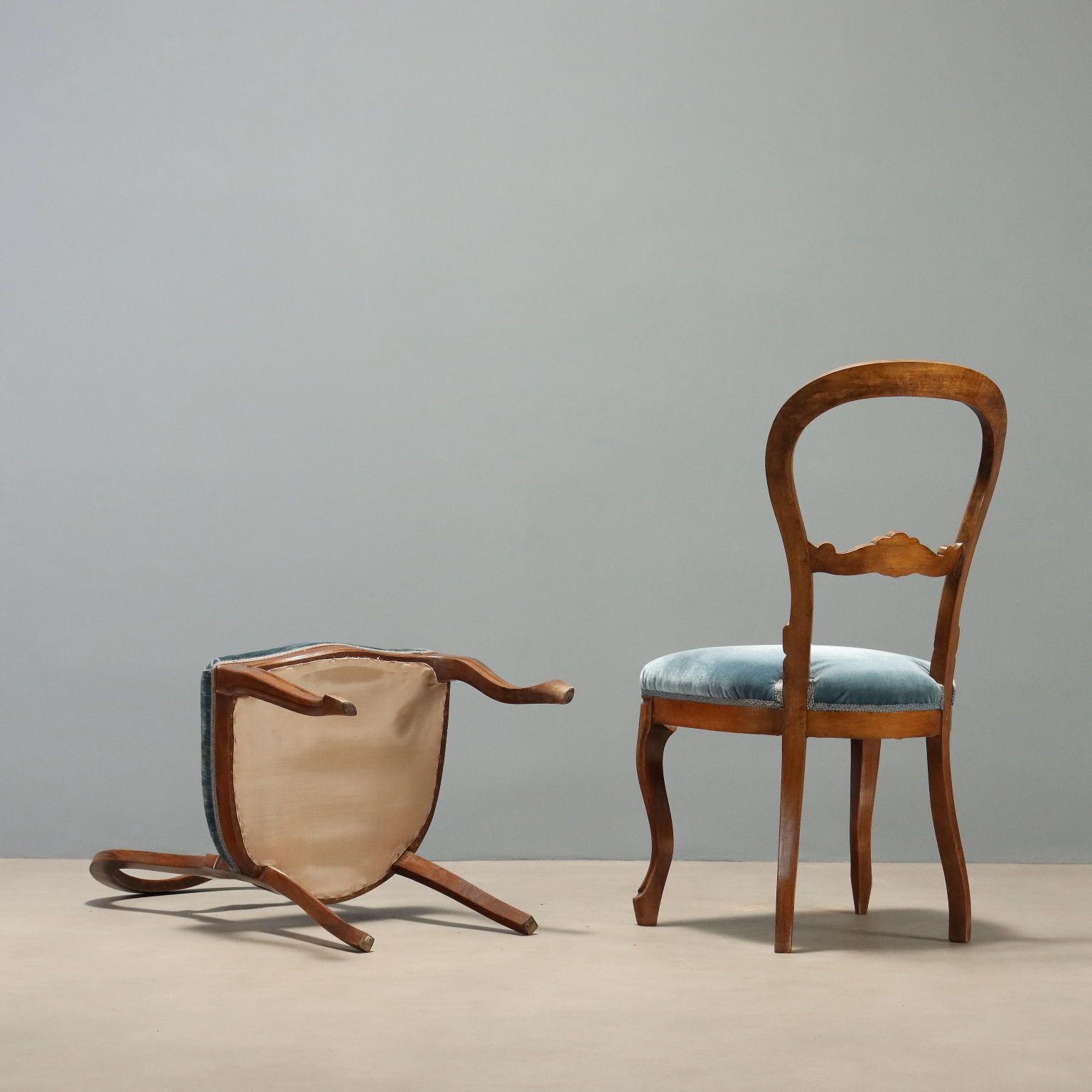 Luigi Filippo Stoelen van Walnoot met Blauwe Fluwelen Bekleding photo vintage