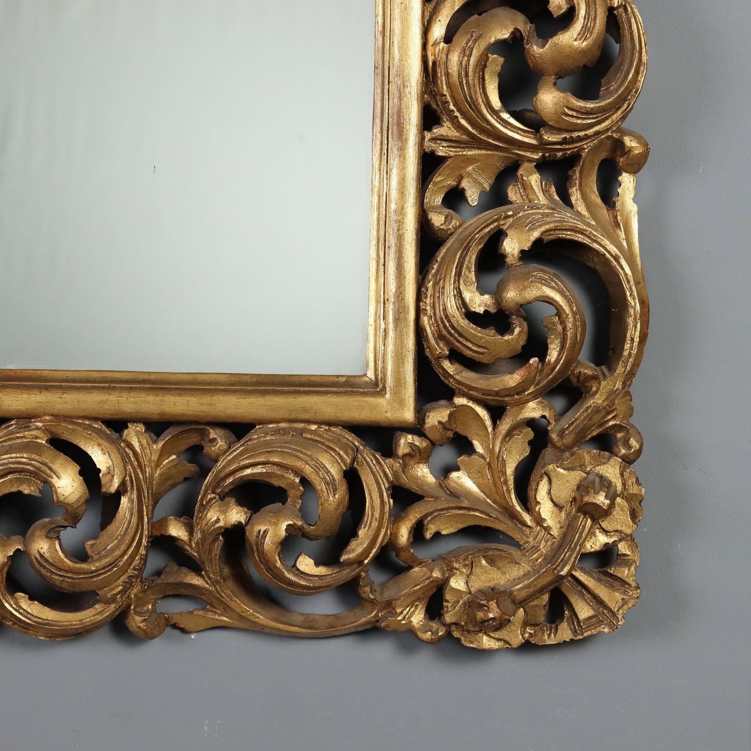 photo furniture Miroir baroque en bois sculpté doré, Italie, début du XXe siècle