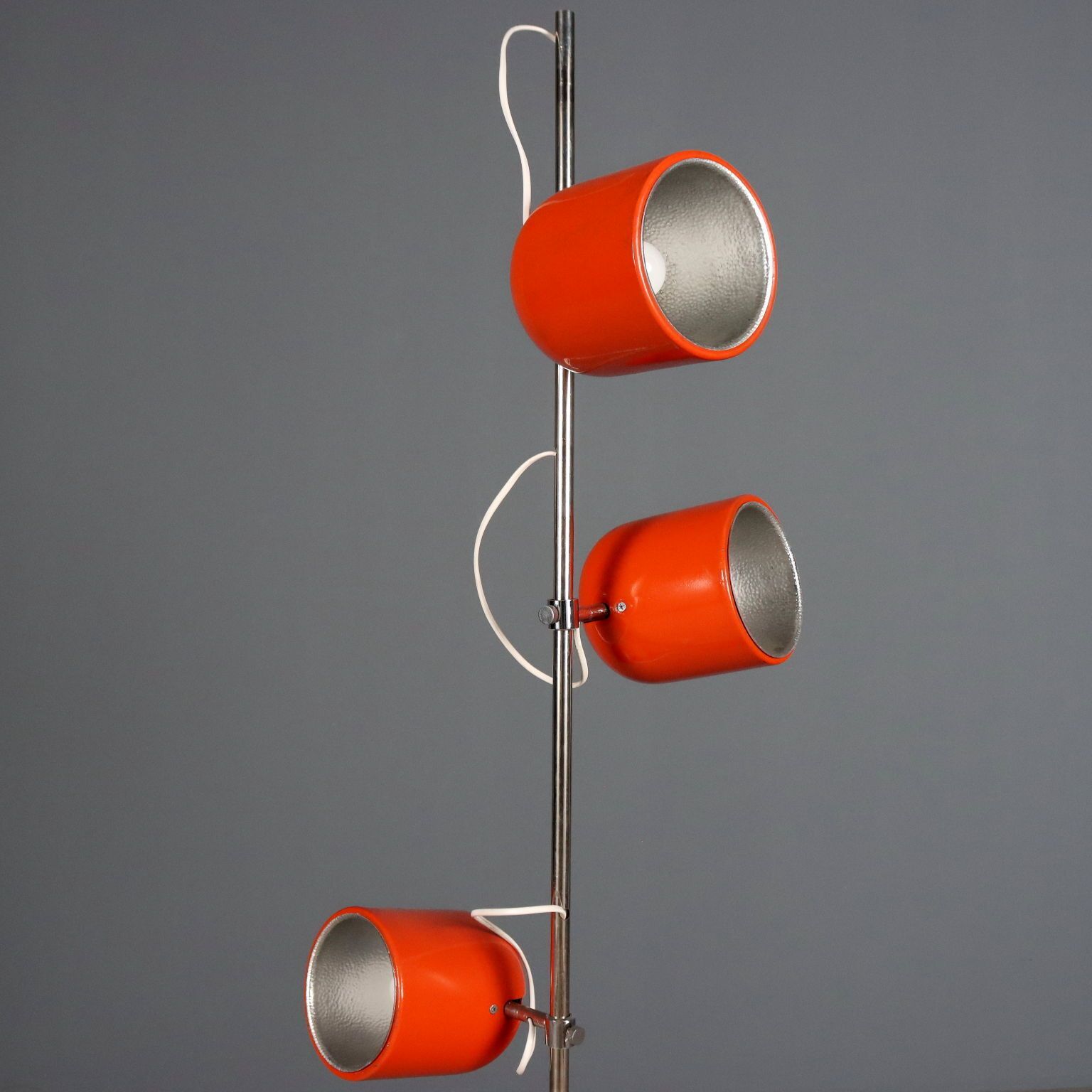 Vintage vloerlamp geëmailleerd metaal design Italië jaren 1960 1970 photo vinterior