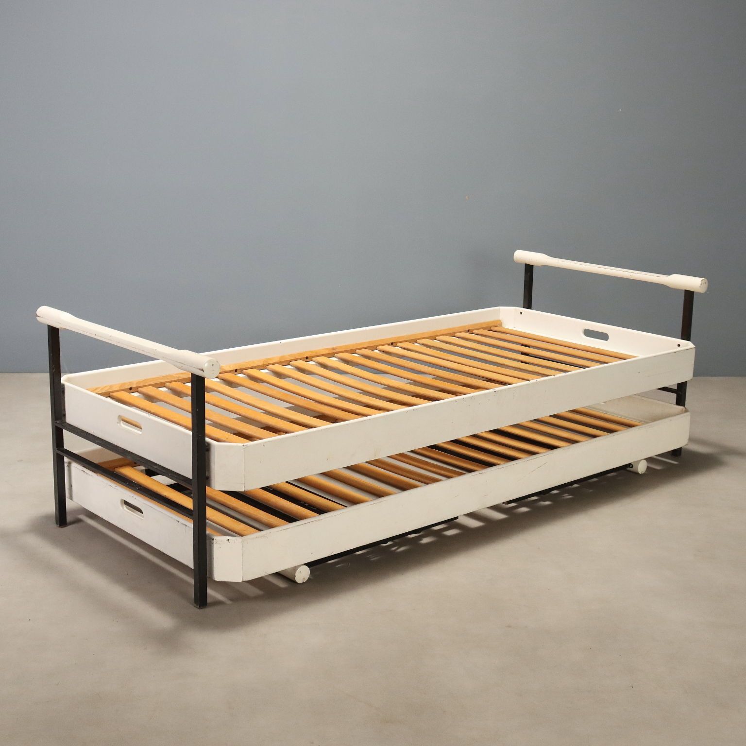 photo furniture Lits L75 par Osvaldo Borsani pour Tecno