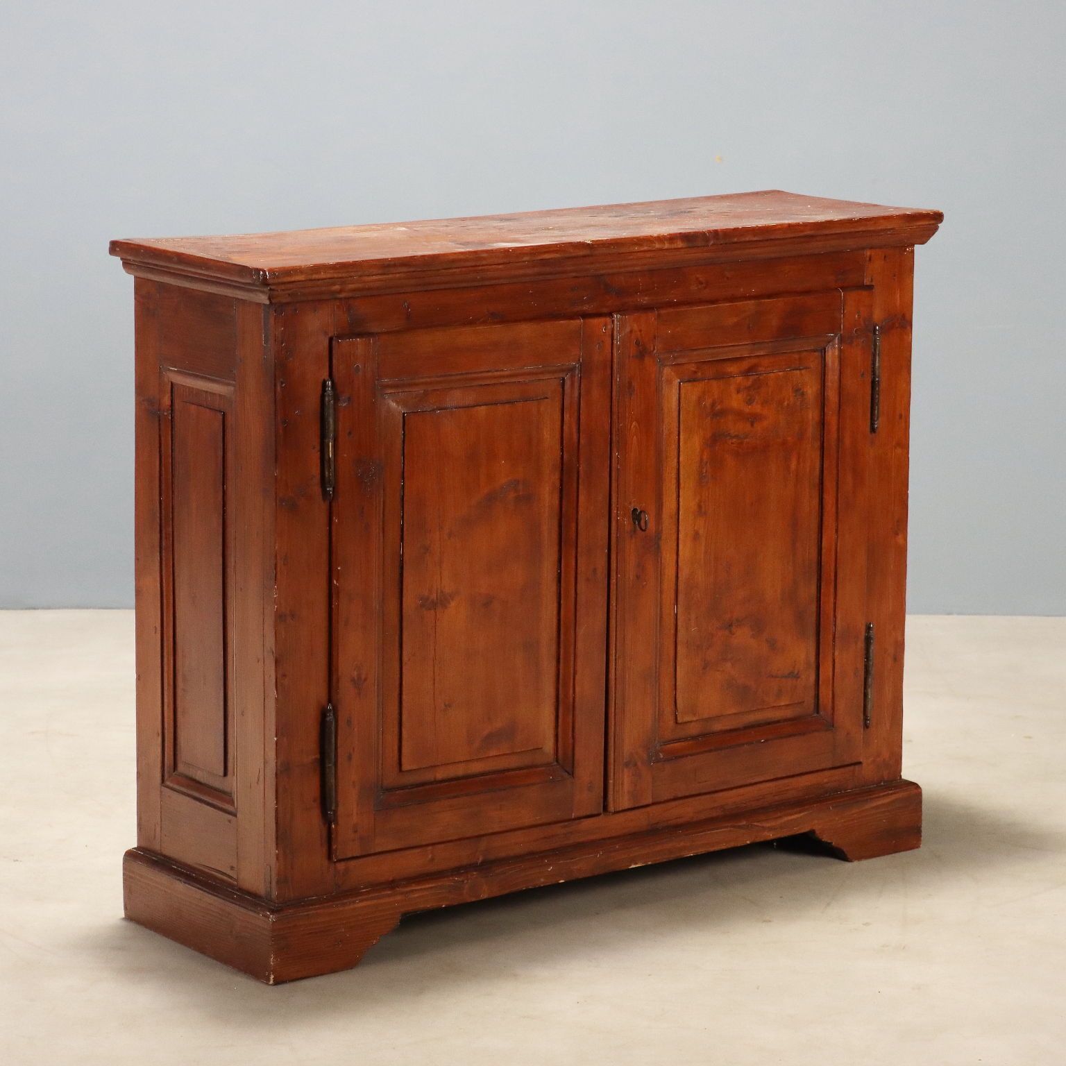 Armoire d'époque en sapin à panneaux, Italie, milieu du XIXe siècle