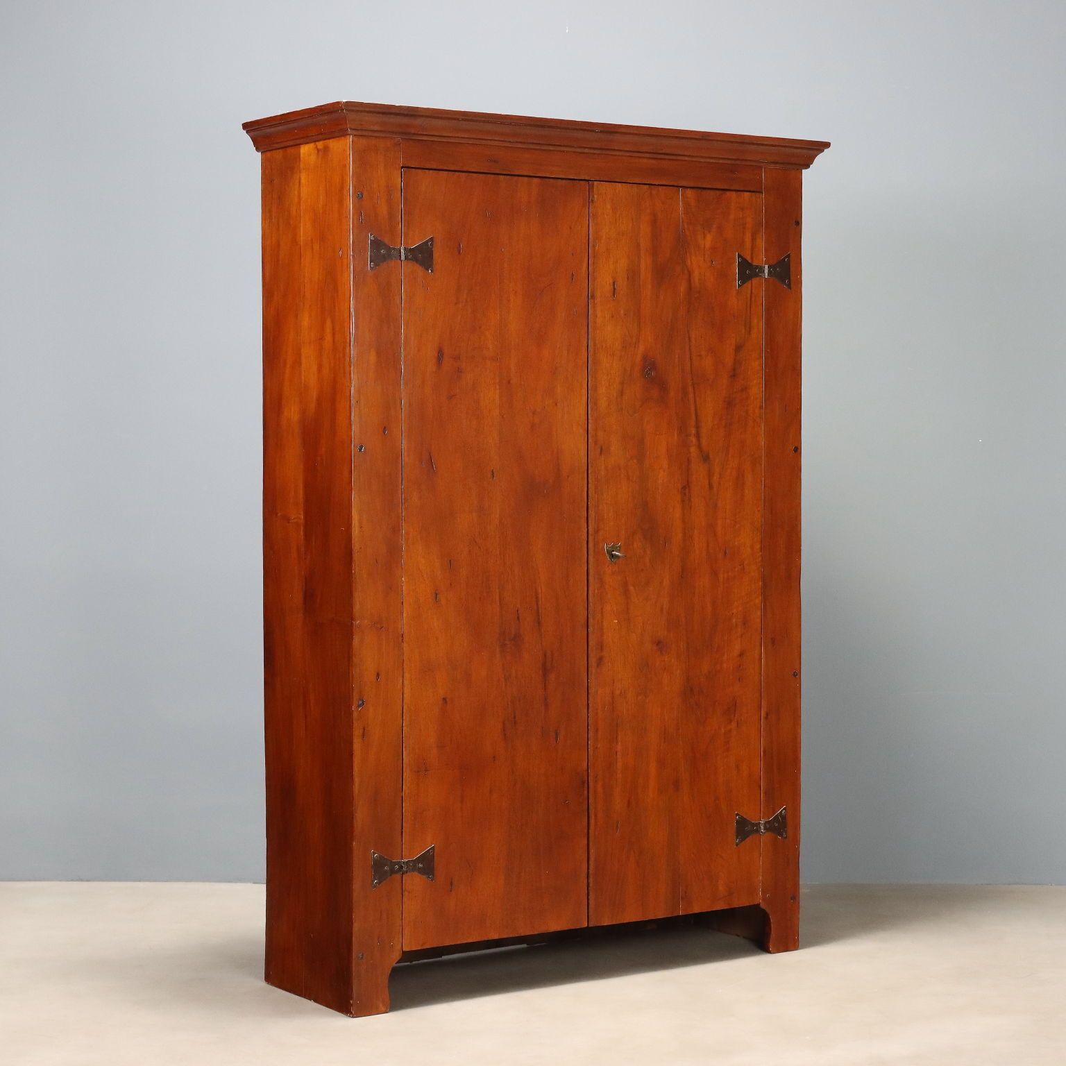 Traditional Style Wardrobe With Exposed Hardware