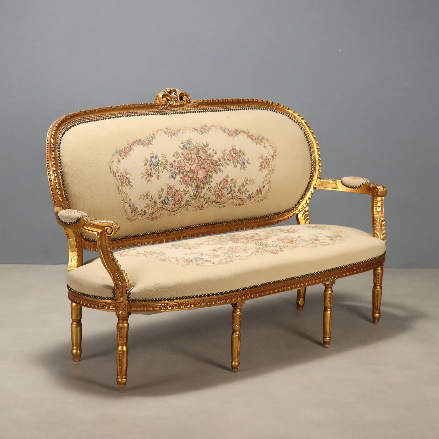 Neoclassicistische bank in verguld hout