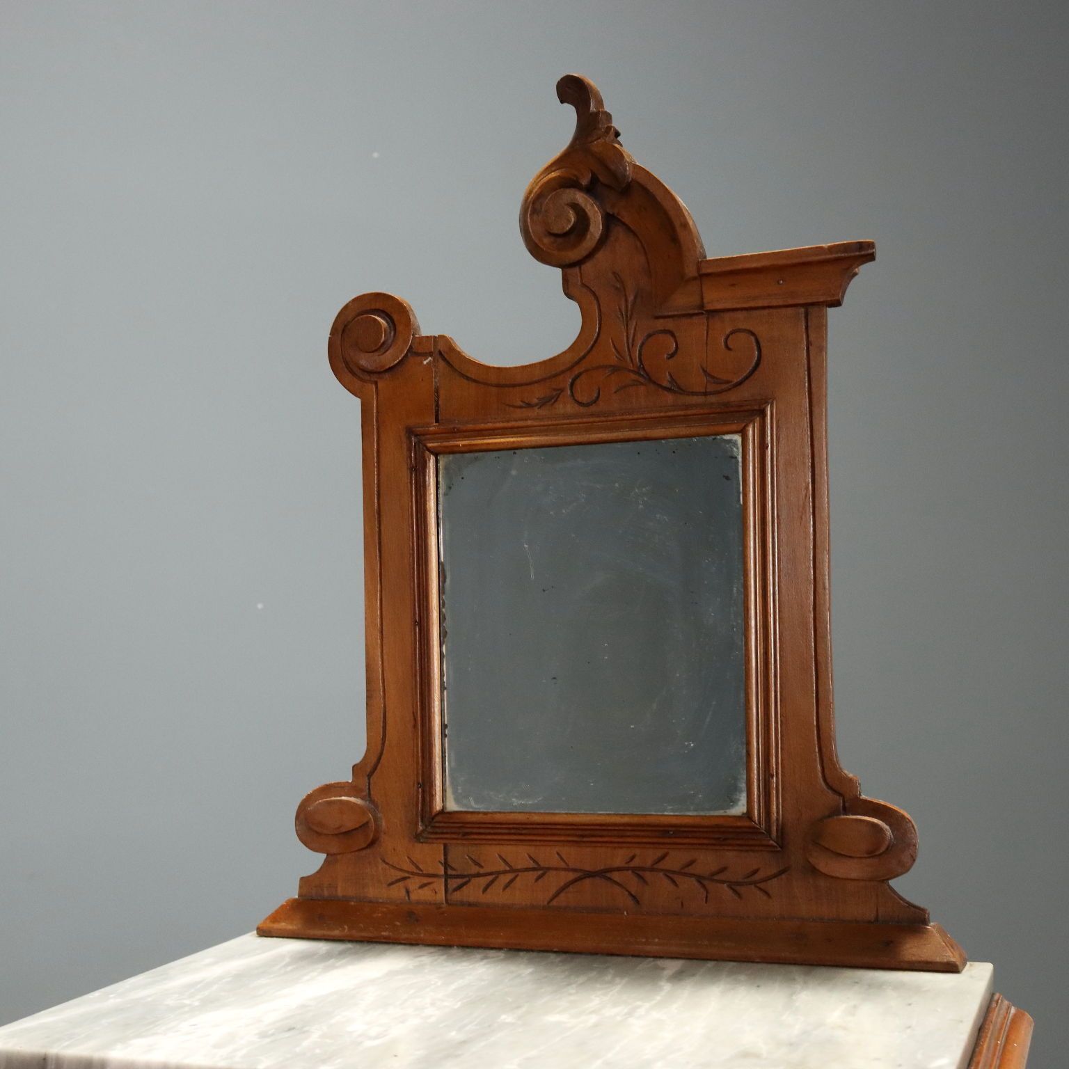 Paire de tables de chevet en noyer photo vintage