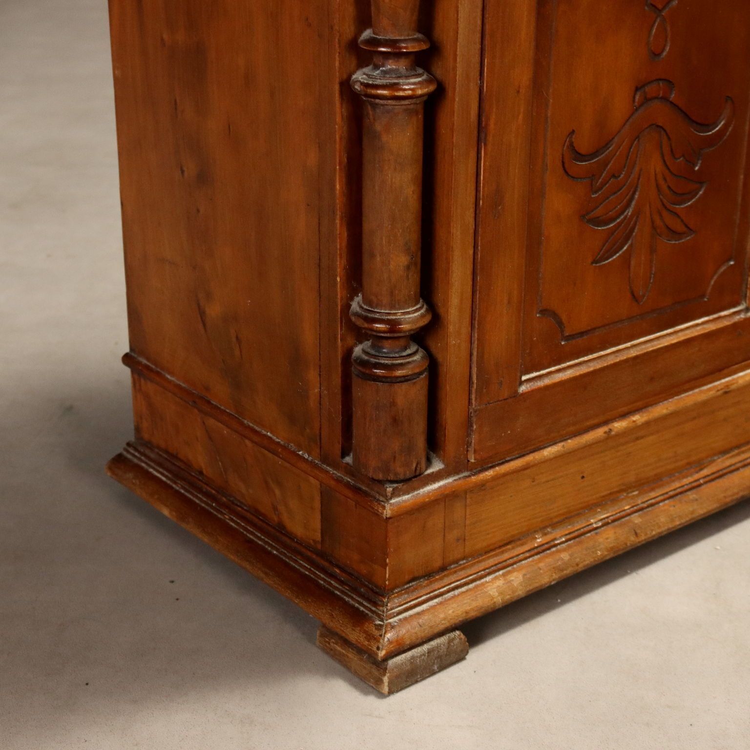 photo furniture Paire de tables de chevet en noyer