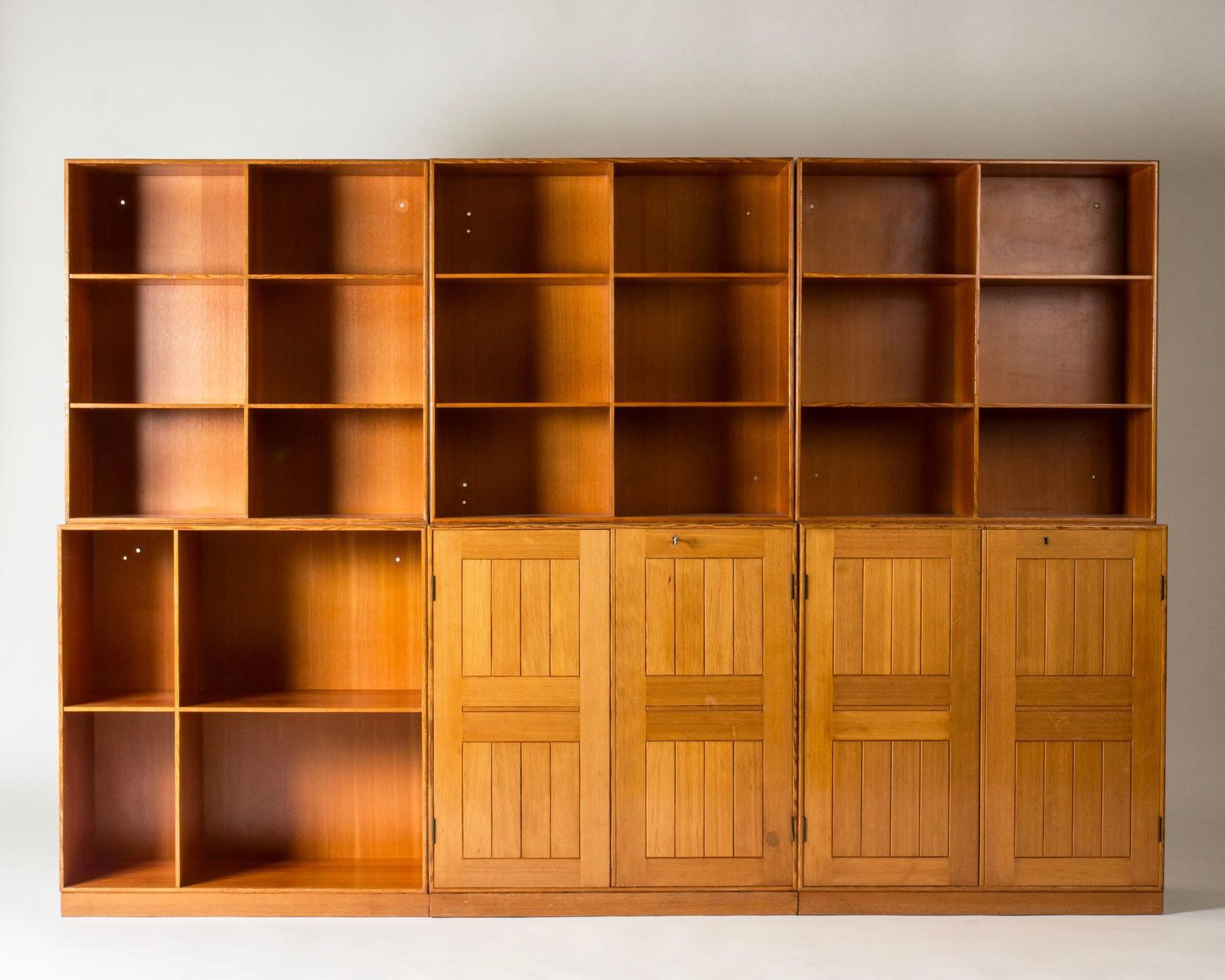 Modulaire Boekenkast In Oregon Pine Door Mogens Koch, Rud. Rasmussen, Denemarken, jaren 1950 photo for sale