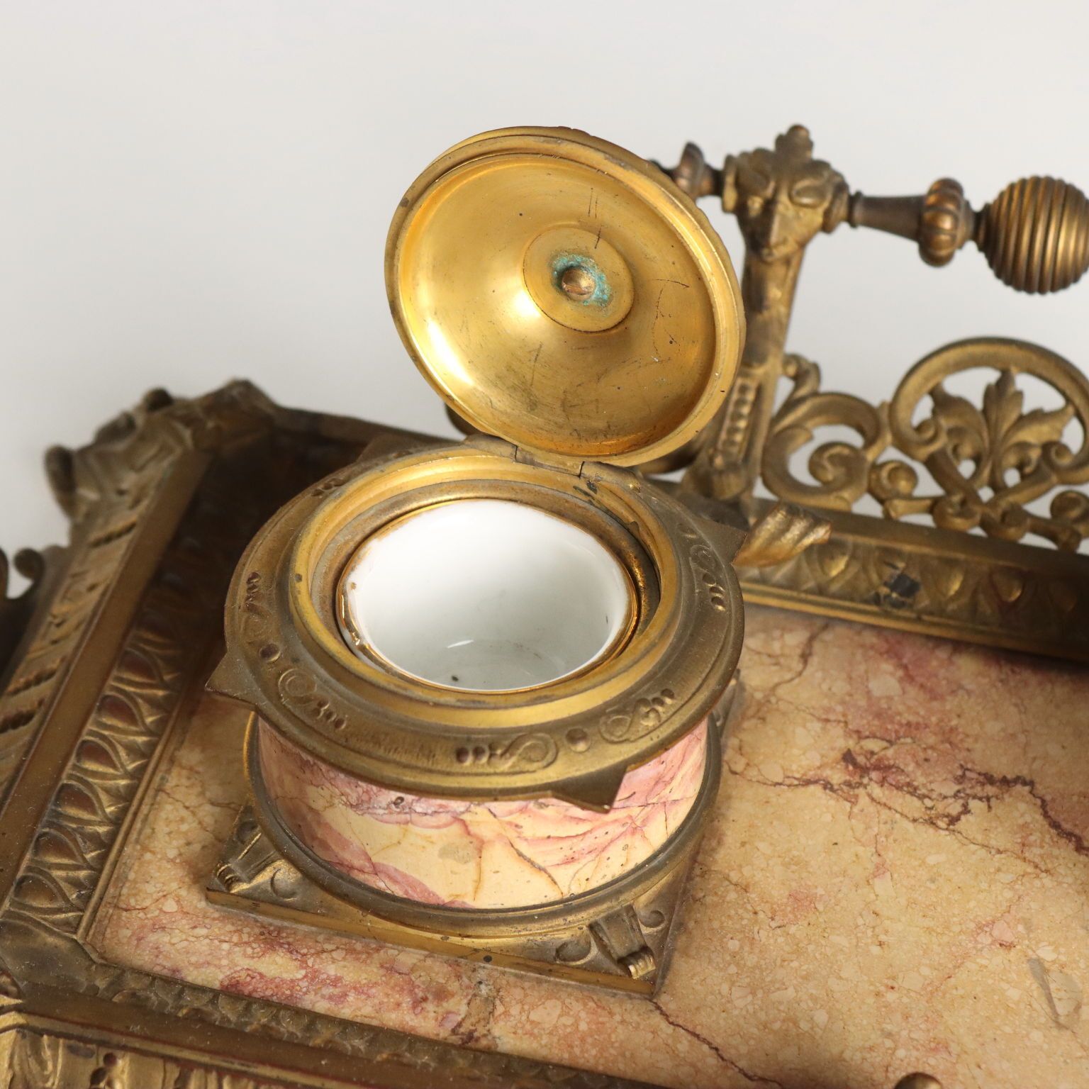 Encrier double d'époque en bronze et marbre rose, Europe, XIXe siècle photo buy
