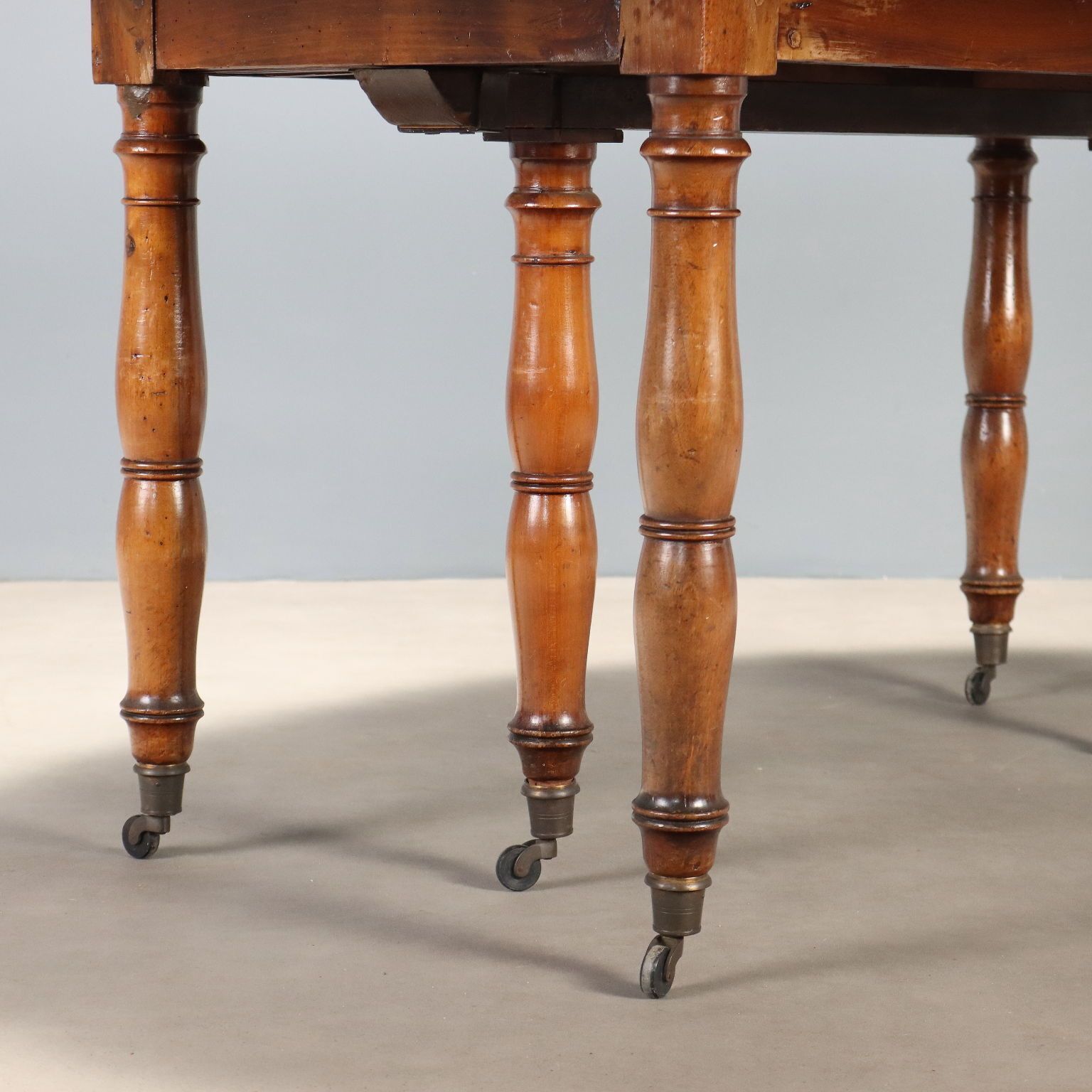 Table d'époque extensible en noyer, Italie, XIXe siècle photo vinterior