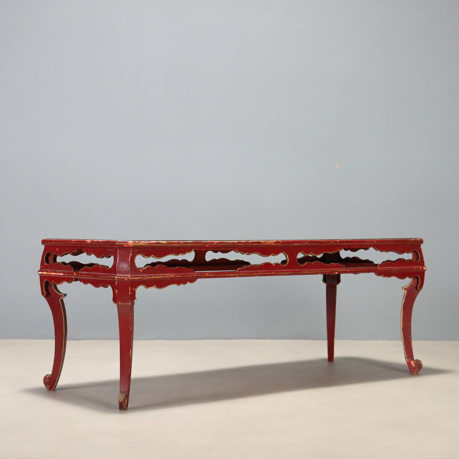 photo for sale Table basse de style Chinoiserie, Chine, XIXe siècle