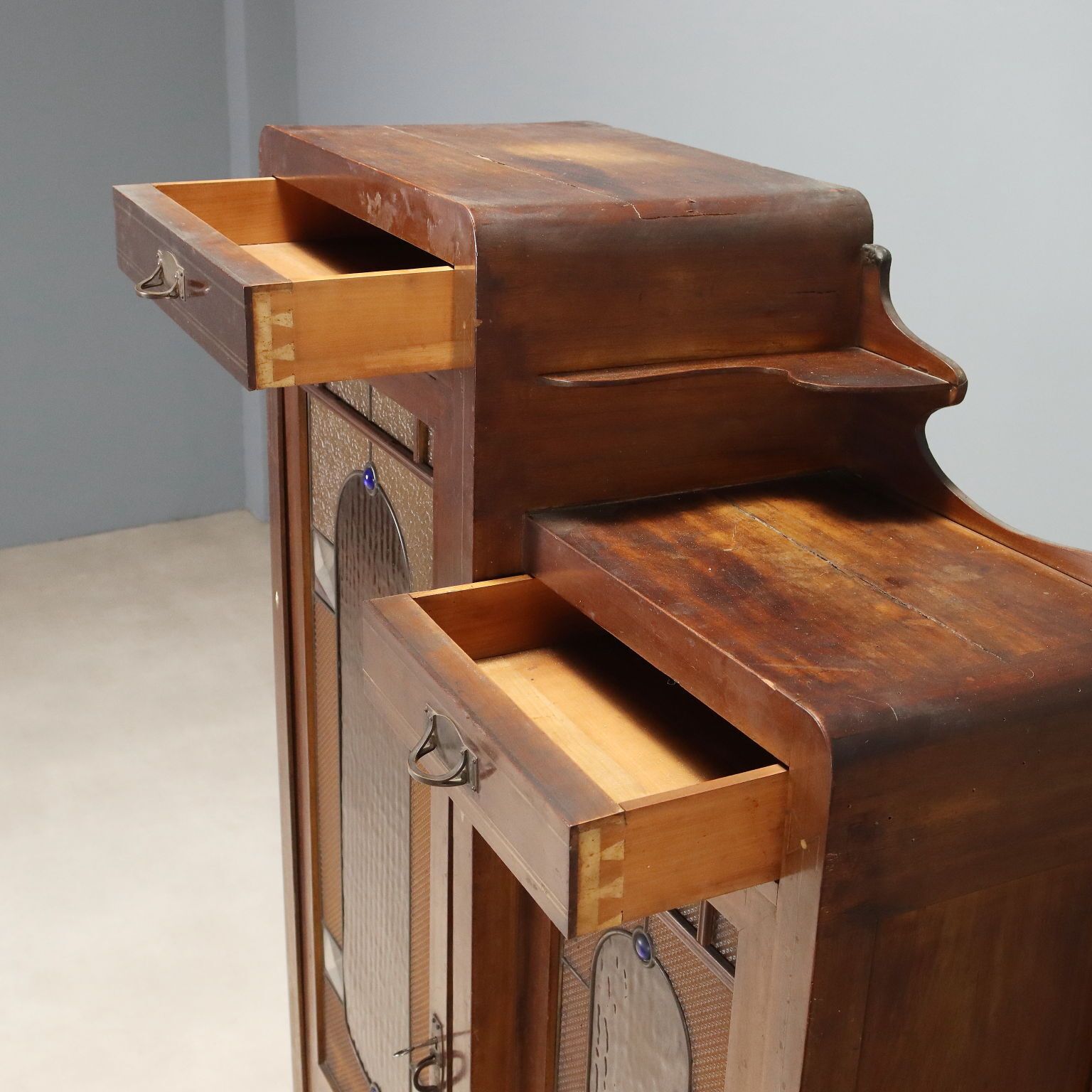 Cabinet de bureau en acajou à vitraux photo vinterior