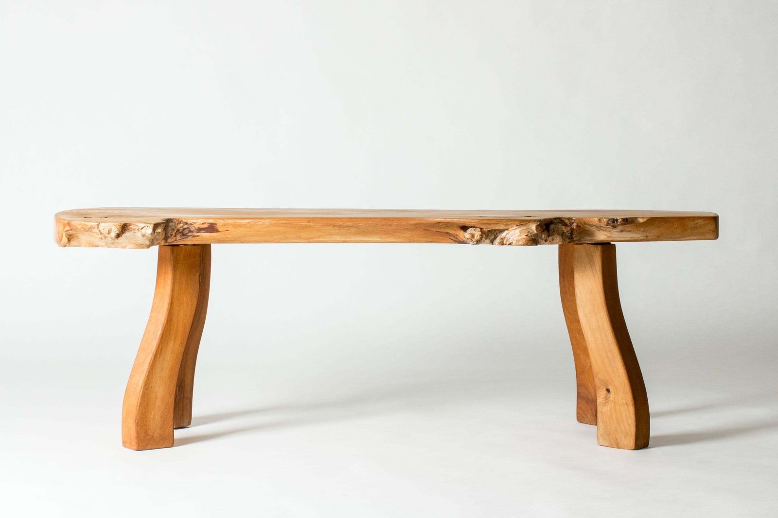 Organische salontafel met live edge in iepenhout, Carl Axel Beijbom, Zweden, 1967 photo furniture