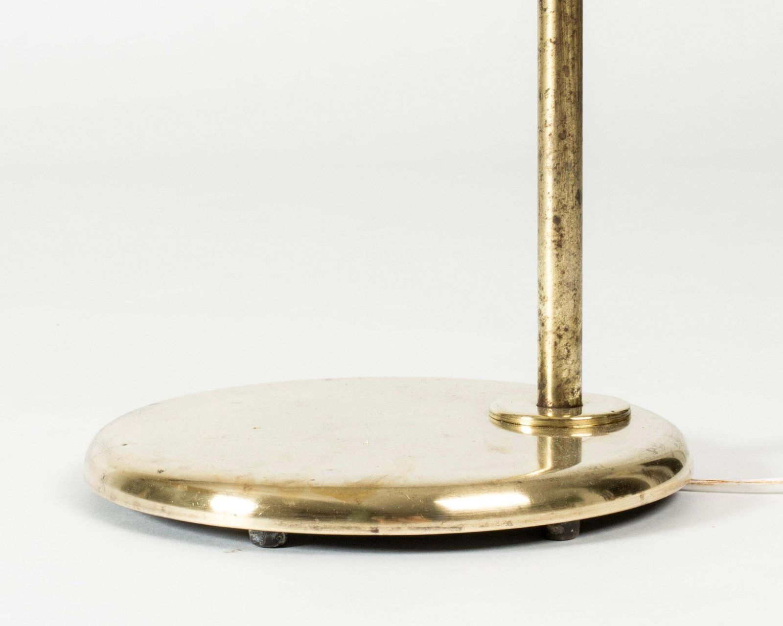 photo furniture Mid-Century Modern Messing Vloerlamp van Böhlmarks, Zweden, jaren 1940