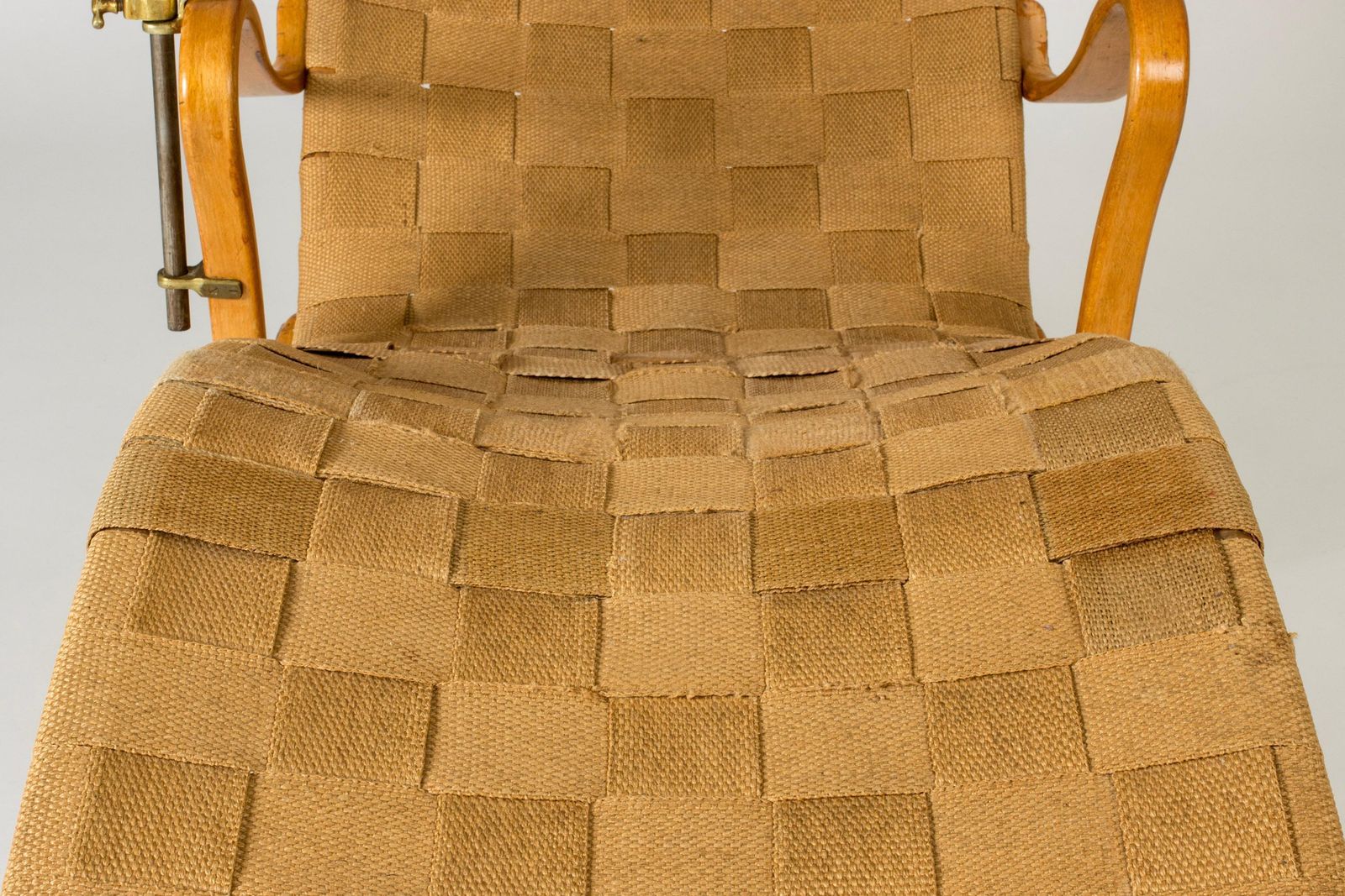 photo furniture Vintage Mid-Century "Pernilla" Chaise Lounge van Bruno Mathsson, Zweden, jaren 1940