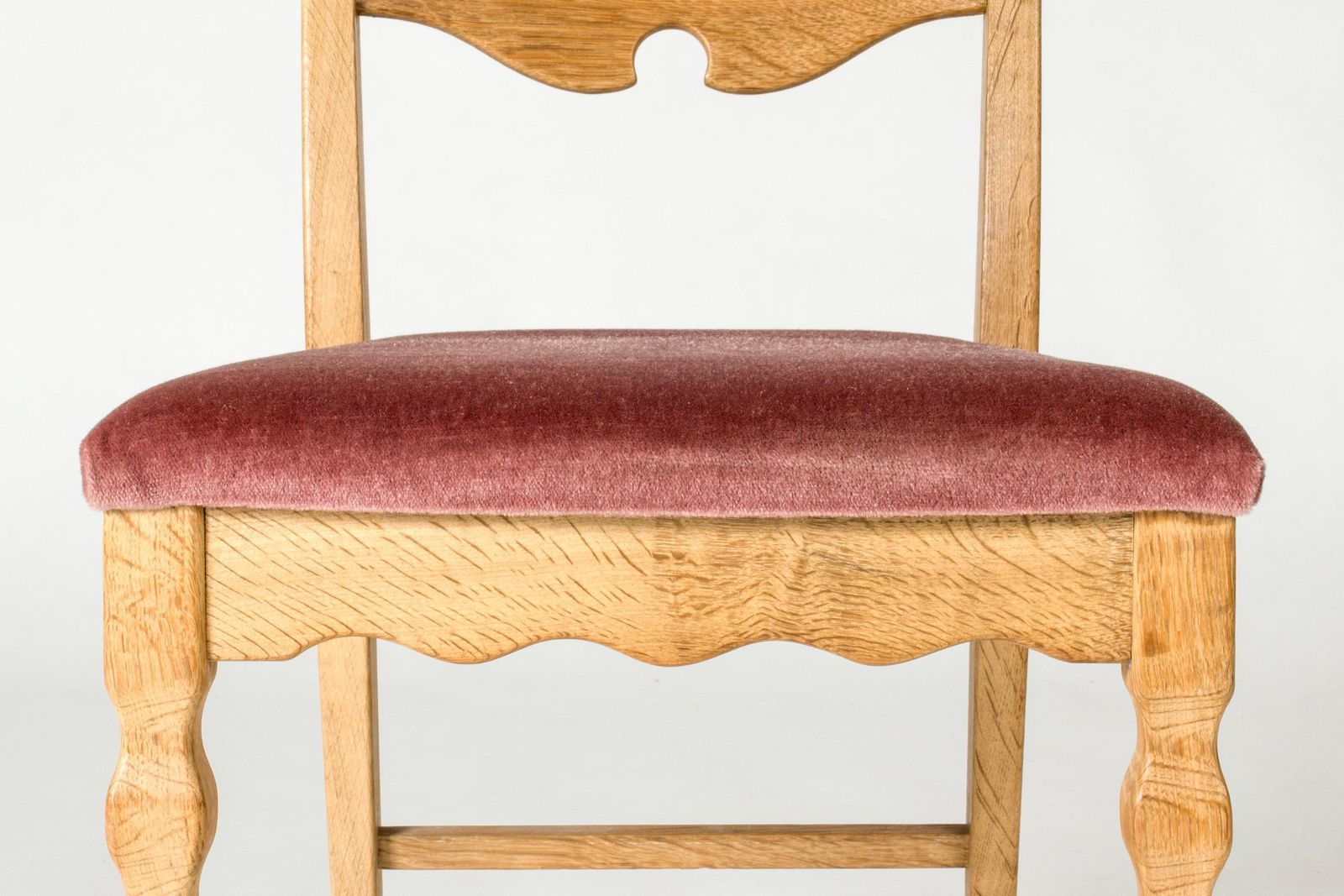 photo furniture Mid-century eetkamerstoelen van Henning Kjærnulf, Denemarken, jaren 1960, set van zes