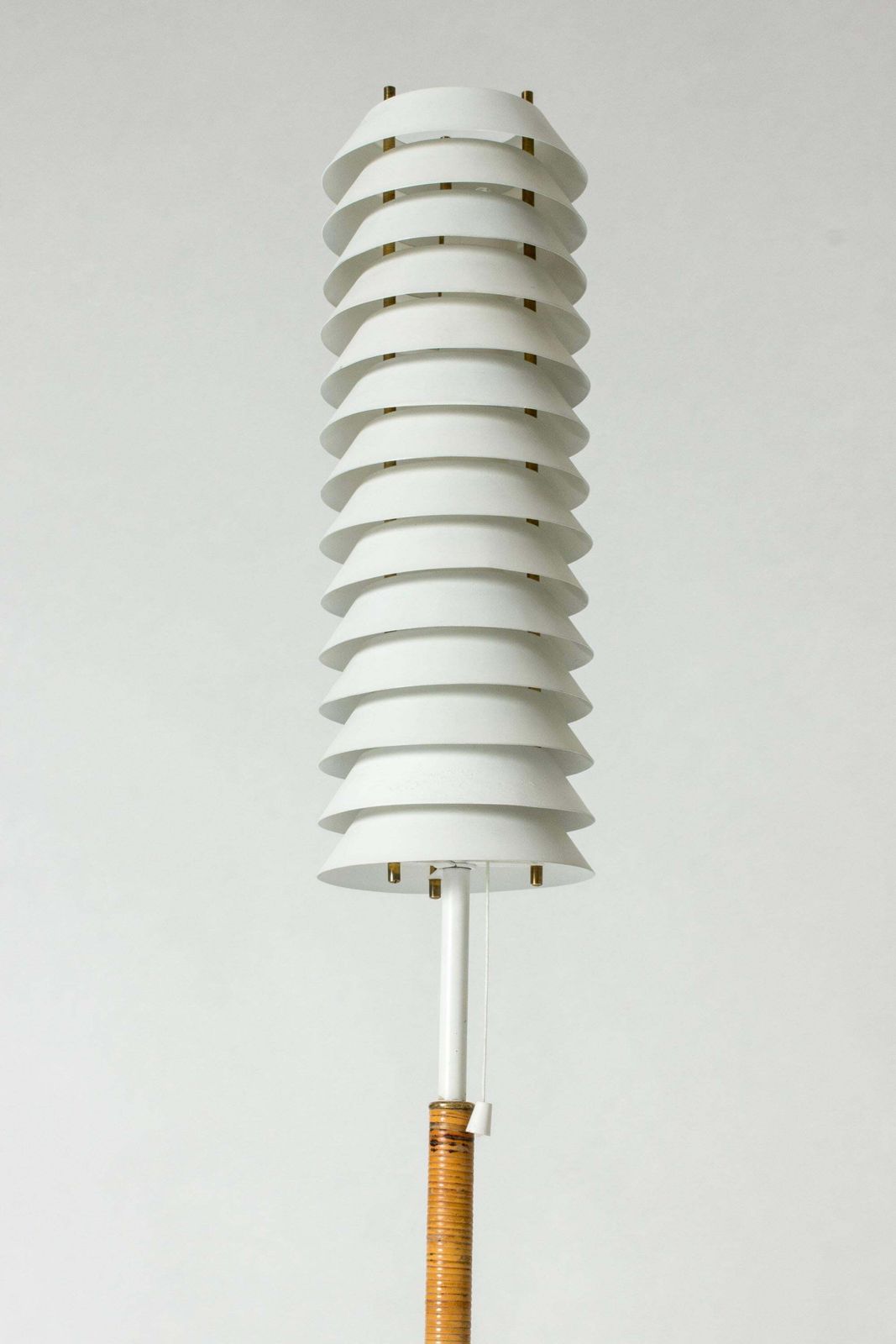 Modernistische vloerlamp "Maija The Bee", Ilmari Tapiovaara, Finland, jaren 1950 photo Verlichting