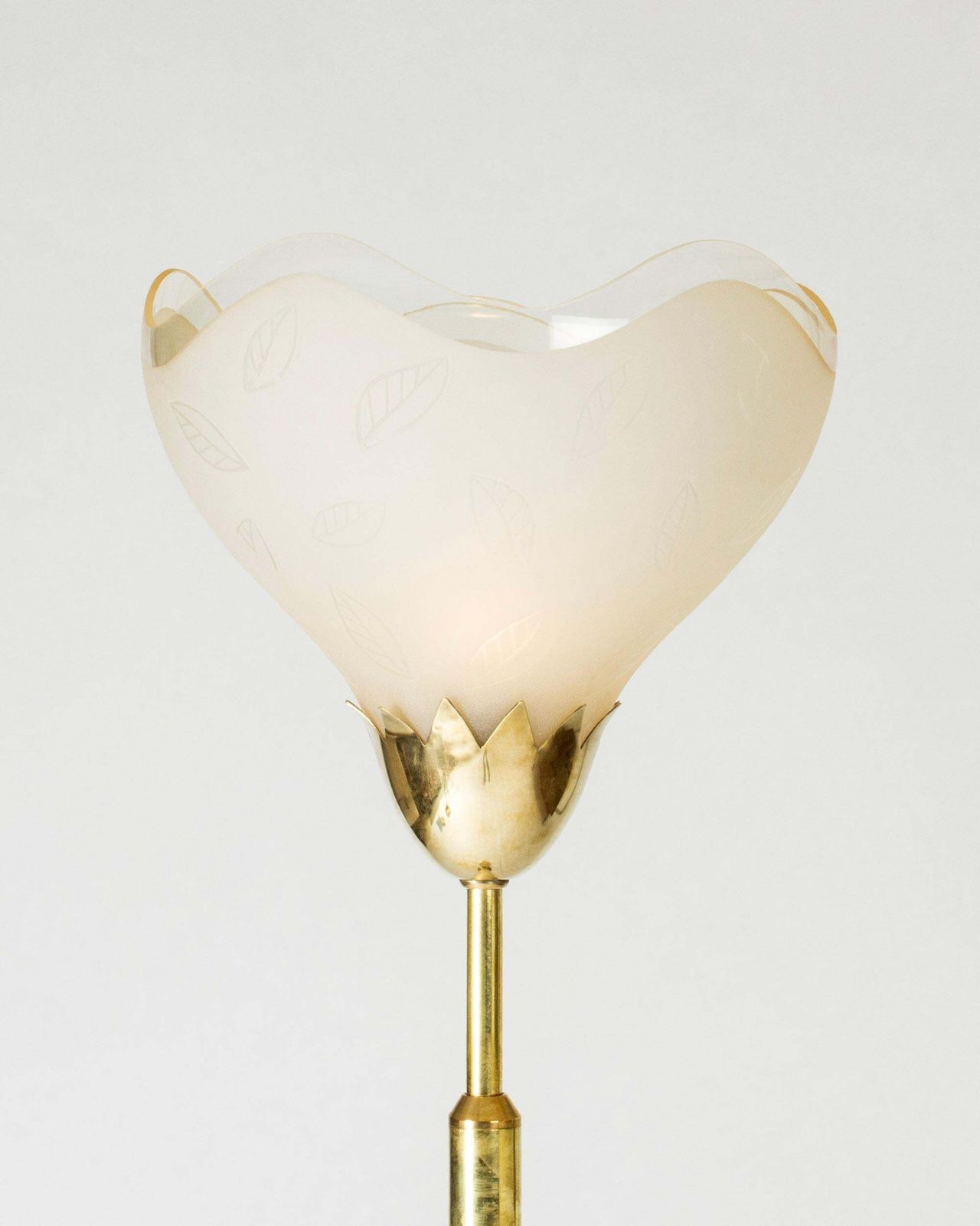 Lampadaire Swedish Grace, laiton et verre, Orrefors, Suède, années 1940 photo furniture