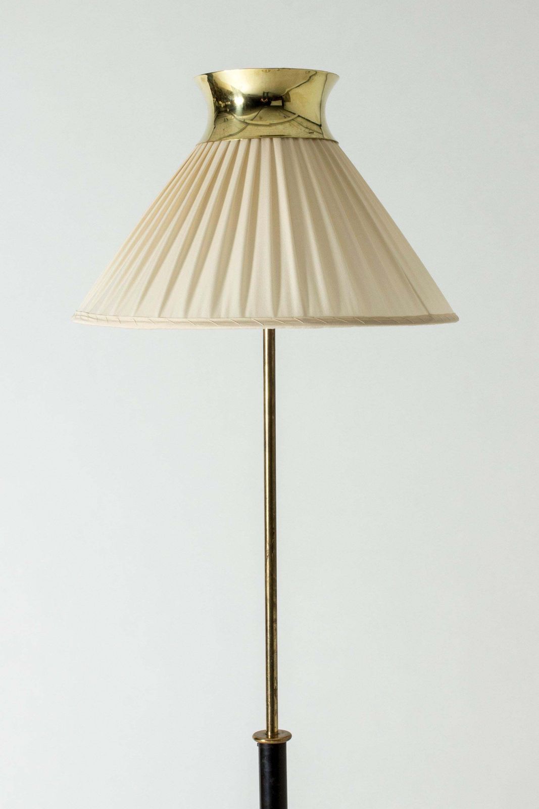 Zeldzame vloerlamp van Josef Frank voor Svenskt Tenn, Zweden, ca. jaren 1950 photo for sale